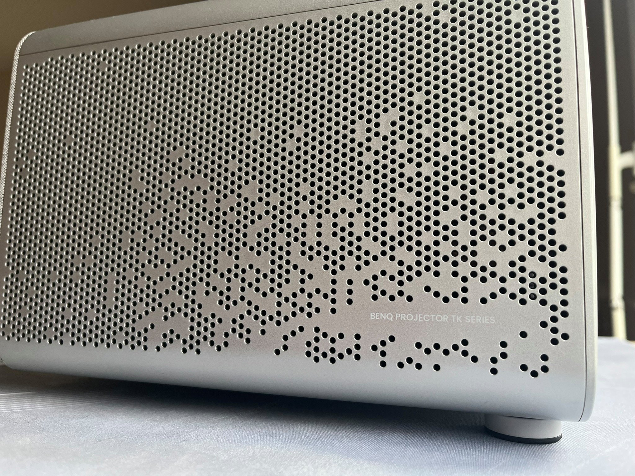 La ventilation se fait sur les cotés, pratique pour un visionnage longue durée © Vincent Touveneau