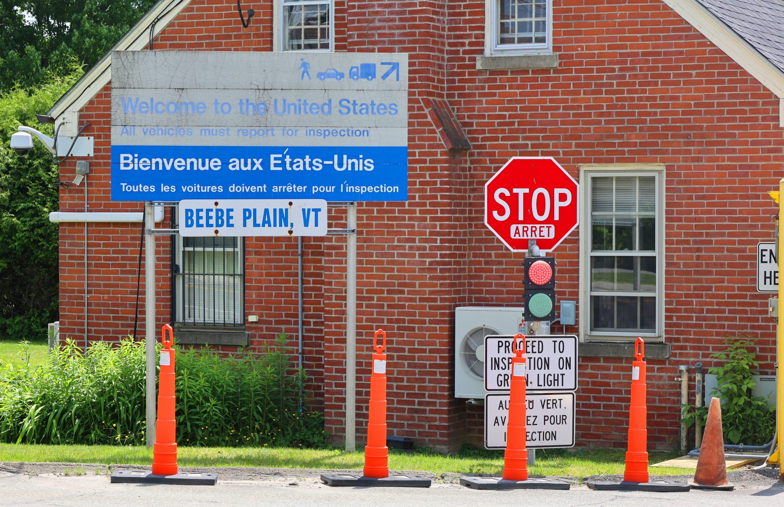 Les contrôles de smartphones et ordinateurs se multiplient à la frontière entre le Canada et les USA © meunierd / Shutterstock.com