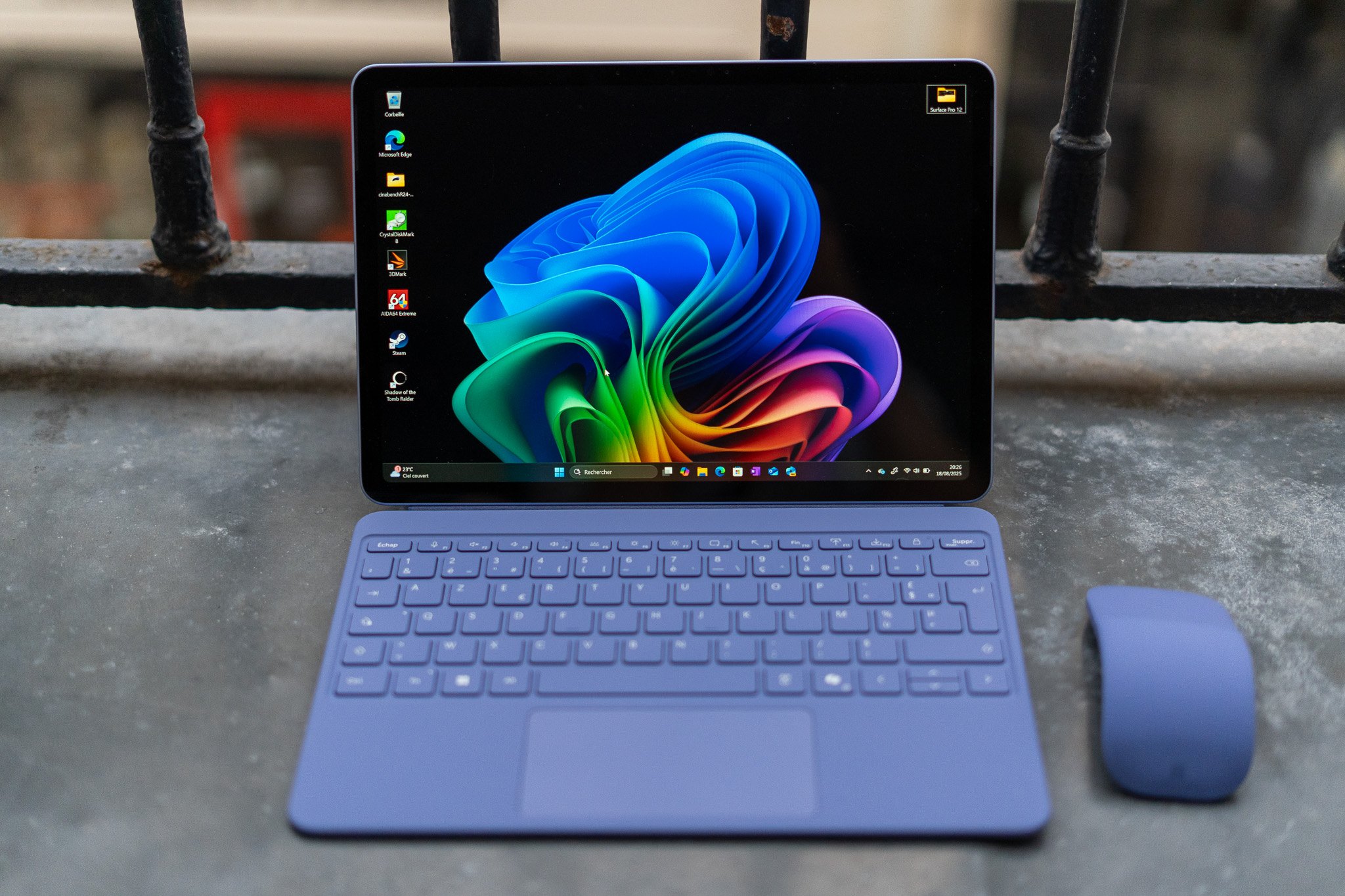 Le PC portable hybride Microsoft Surface Pro 12 en version 2025.©Nathan Le Gohlisse pour Clubic