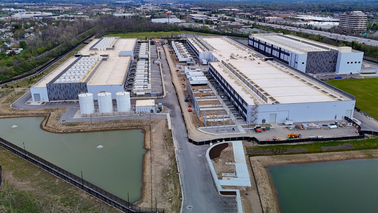 Un data center Amazon en construction à Hilliard, dans l'Ohio. ©Matthew G Eddy / Shutterstock