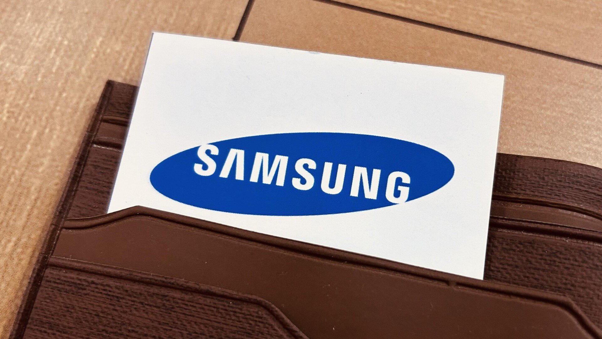 Samsung Electronics a scellé un accord de plus de 200 milliards de dollars avec Broadcom pour renforcer sa production de puces destinées à l'intelligence artificielle. © Stock all / Shutterstock