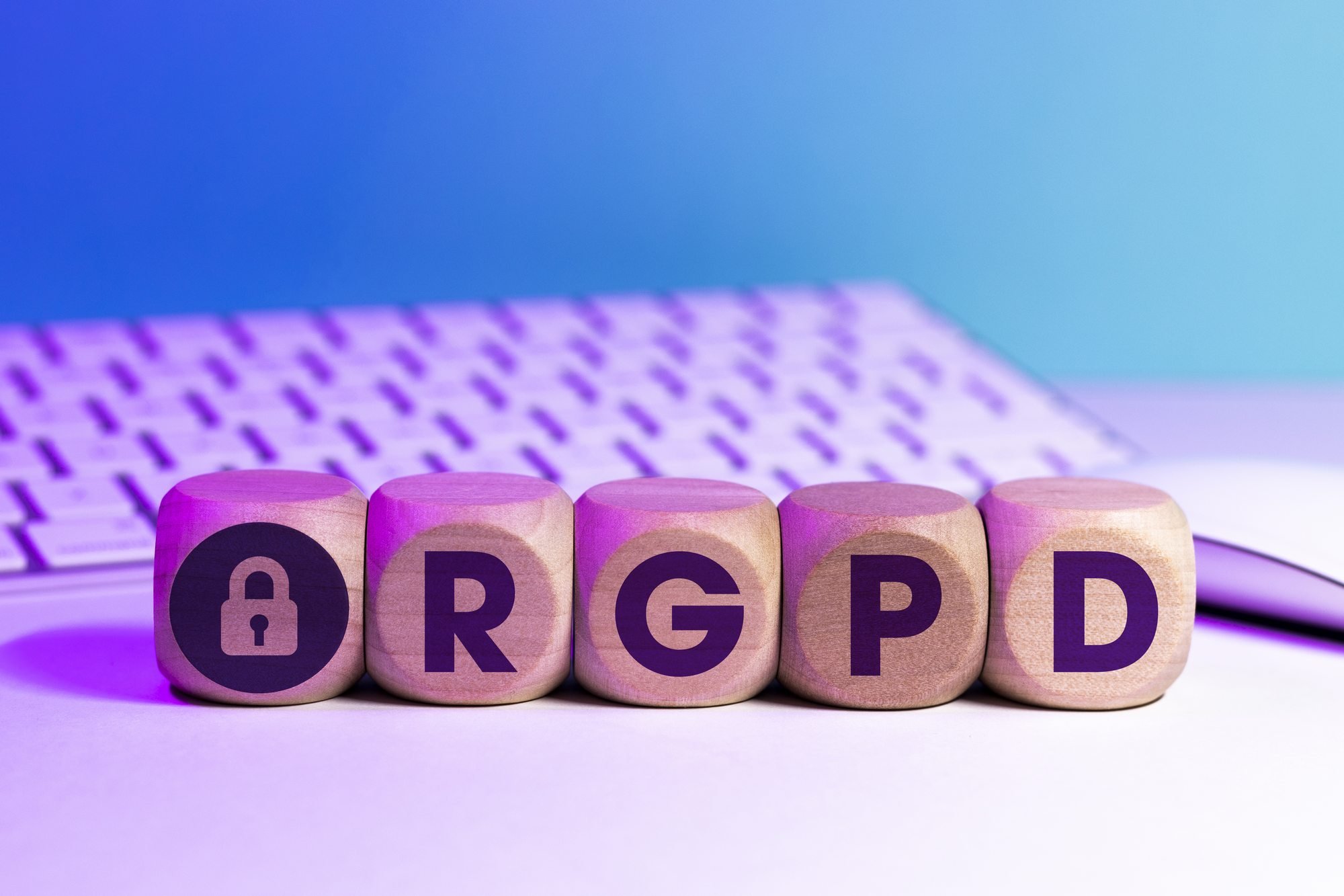 Vous travaillez seul ou dans une grande structure ? Le RGPD vous concerne - ©Romain Talon/Shutterstock