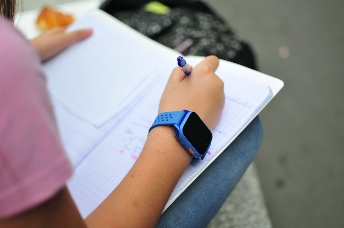 La Kids Watch TCL MT46 comme compagnon pour la rentrée des classes ? ©Bouygues Telecom