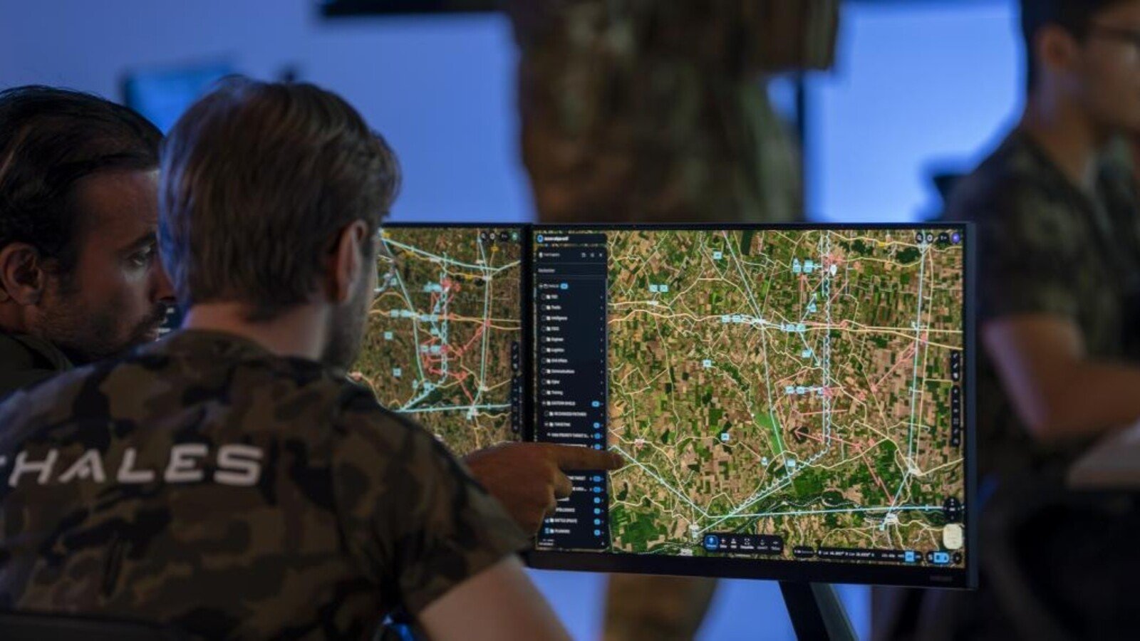 L'interface d'HexaForce, le système de commandement militaire augmenté par l'IA de Thales, en cours d'utilisation. © Thales
