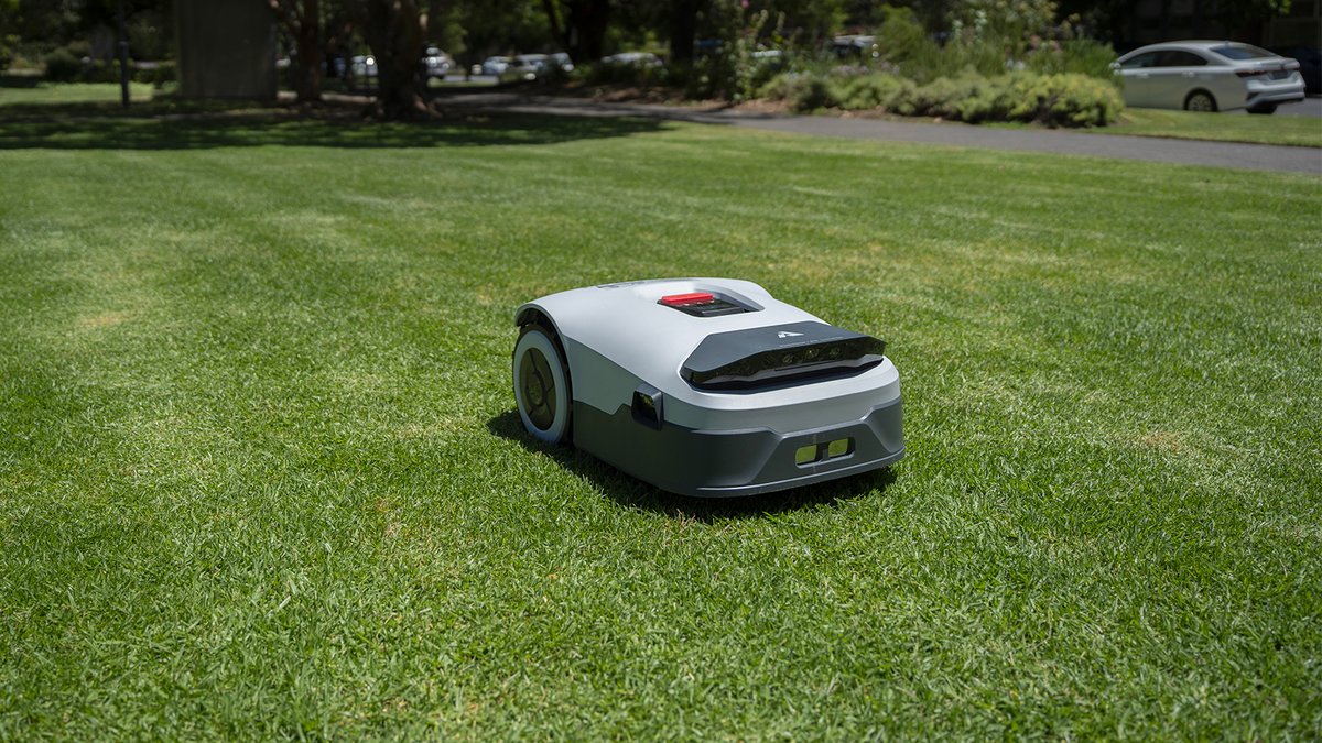 Grâce à sa connectivité 4G via eSIM, le robot ANTHBOT Genie 3000 reste accessible même loin de chez vous ©ANTHBOT