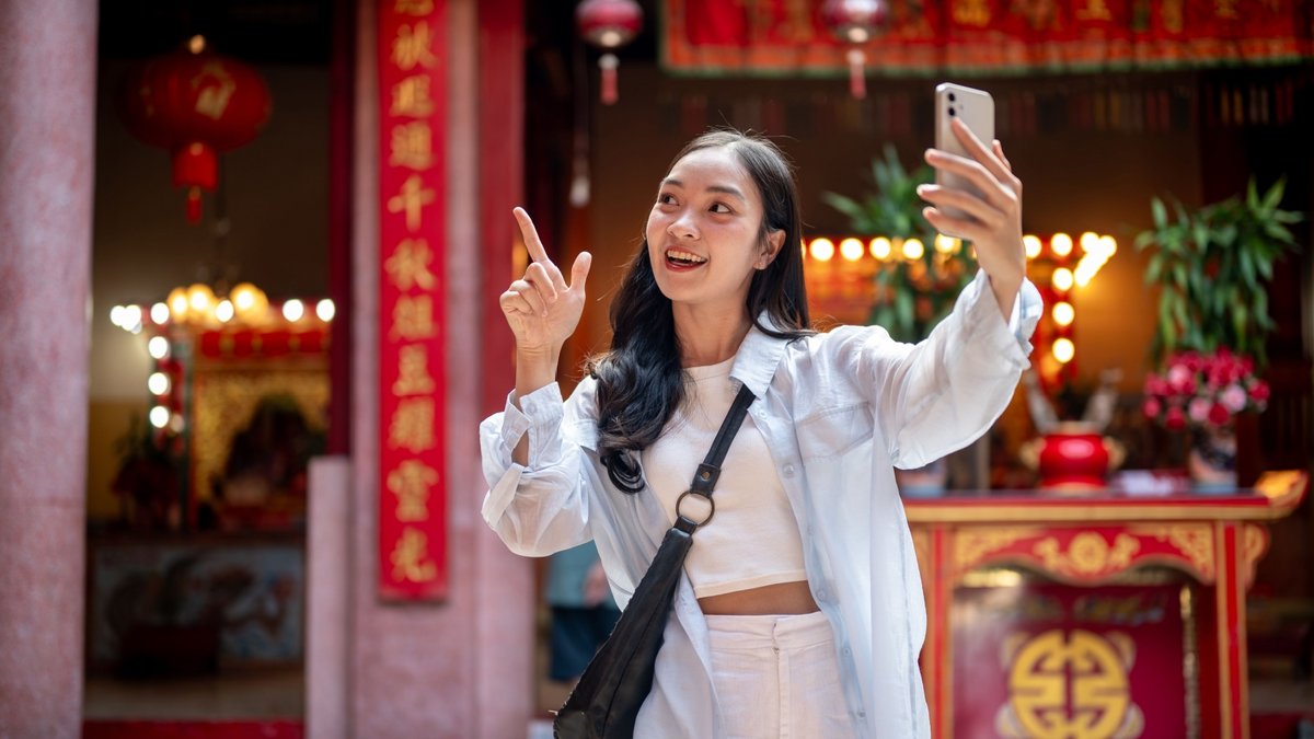 L’Asie offre une diversité immense et une connexion eSIM fiable permet de voyager sereinement entre villes futuristes et paysages naturels grandioses - © Shutterstock