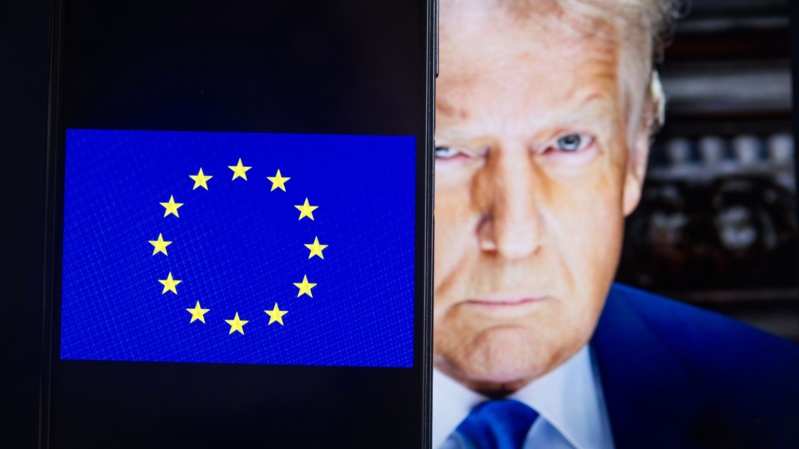 Trump promet une enquête contre l'UE après les amendes infligées aux géants américains de la tech - ©Below the Sky / Shutterstock