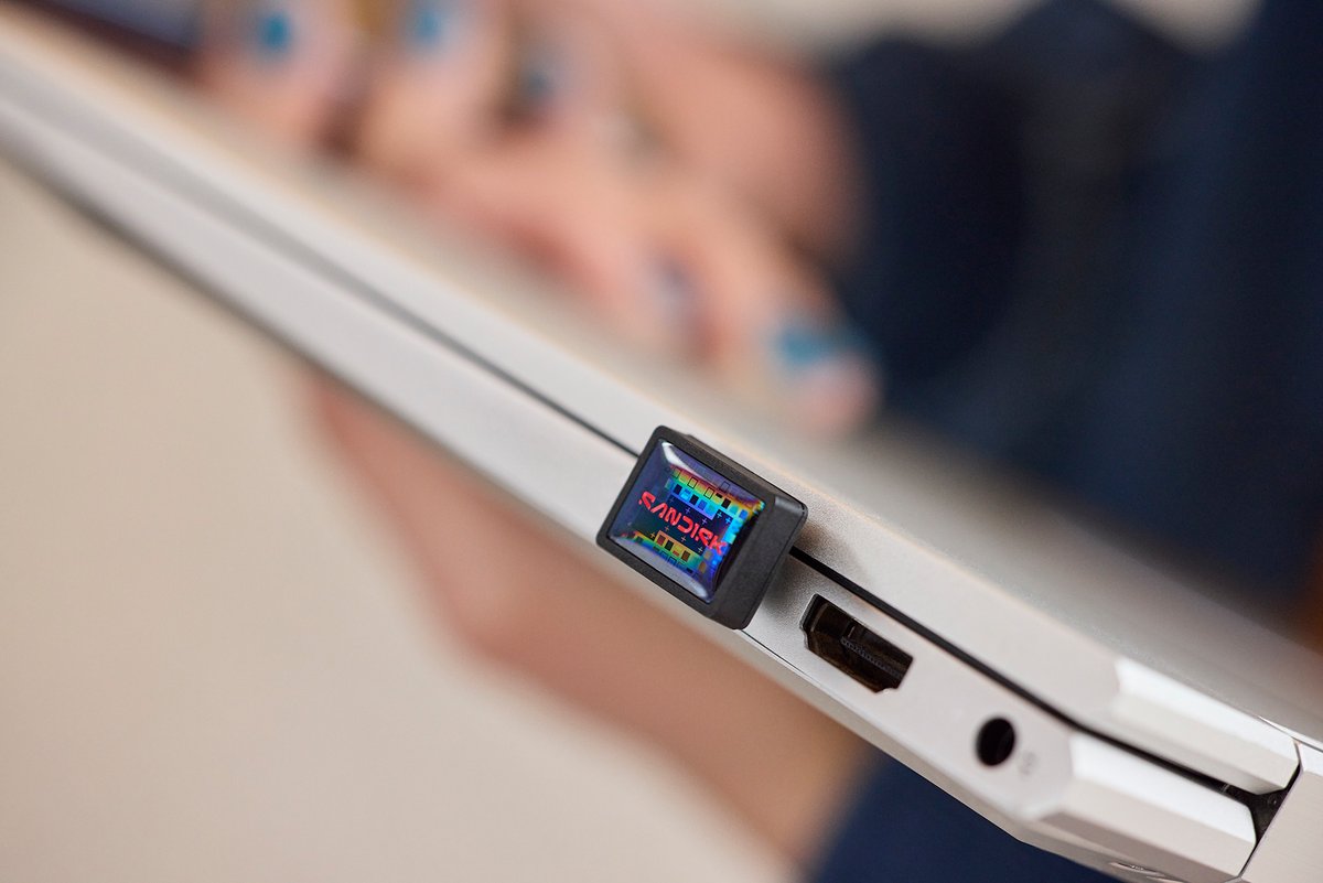 Cette clé USB-C riquiqui peut contenir jusqu'à 1 To de données ! ©Sandisk