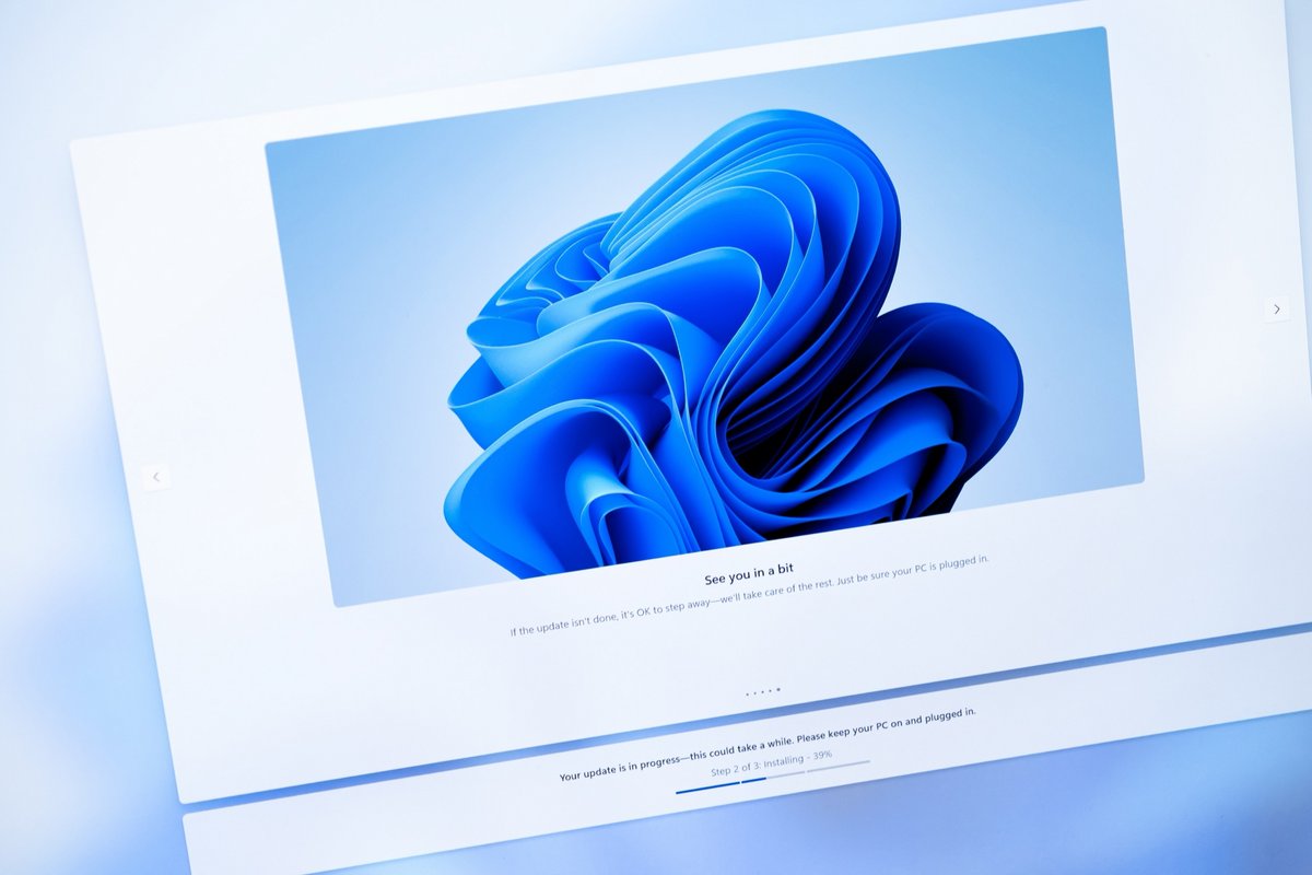 Windows 11 KB5067036 : un menu Démarrer relooké et une pluie de nouveautés en approche rapide. © aileenchik / Shutterstock