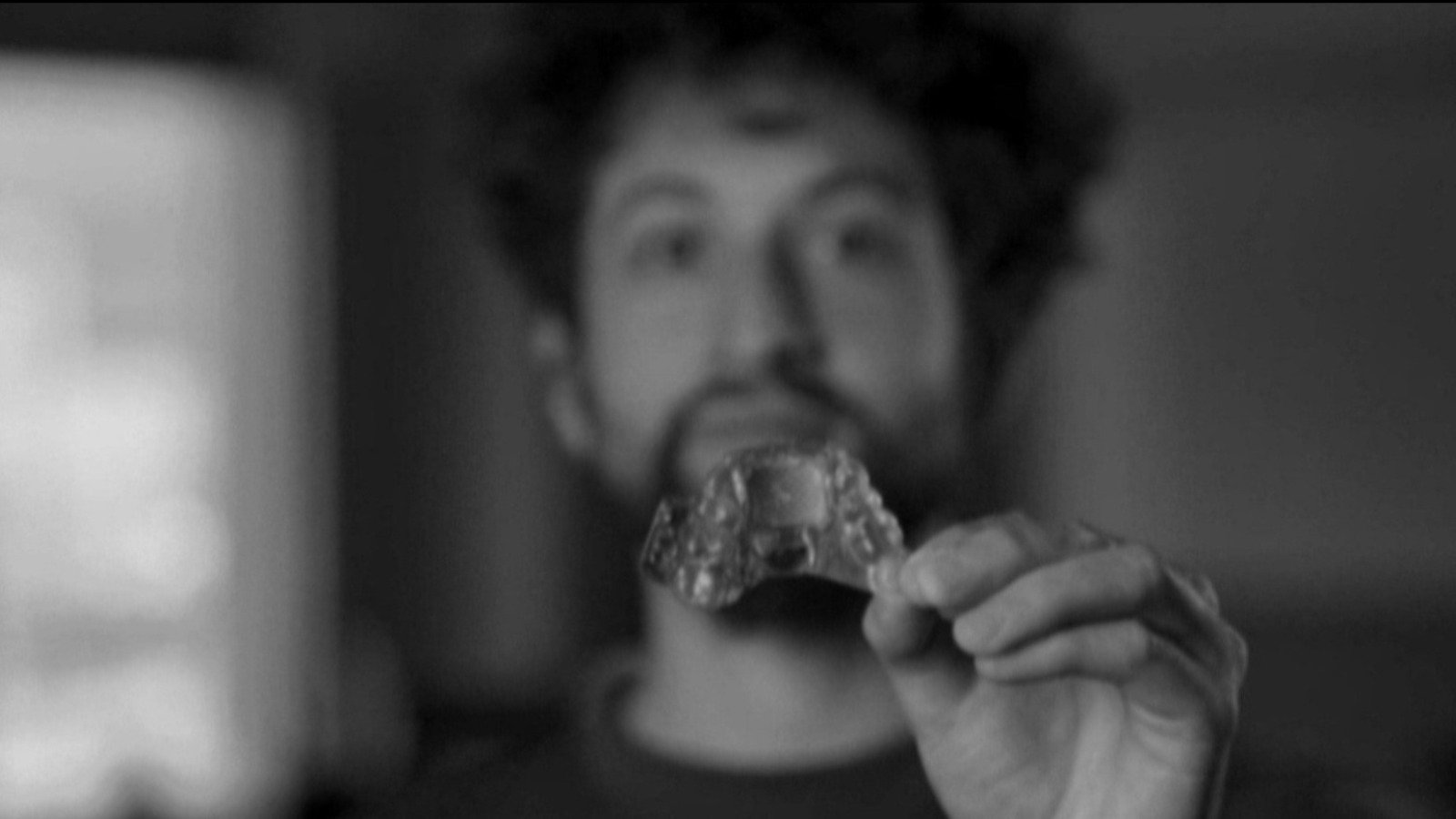 Cette semaine, la start-up a ouvert la vente publique de MouthPad et lancé la version bêta de VOX, un micro porté comme un pendentif, comme un clavier invisible - ©Augmental