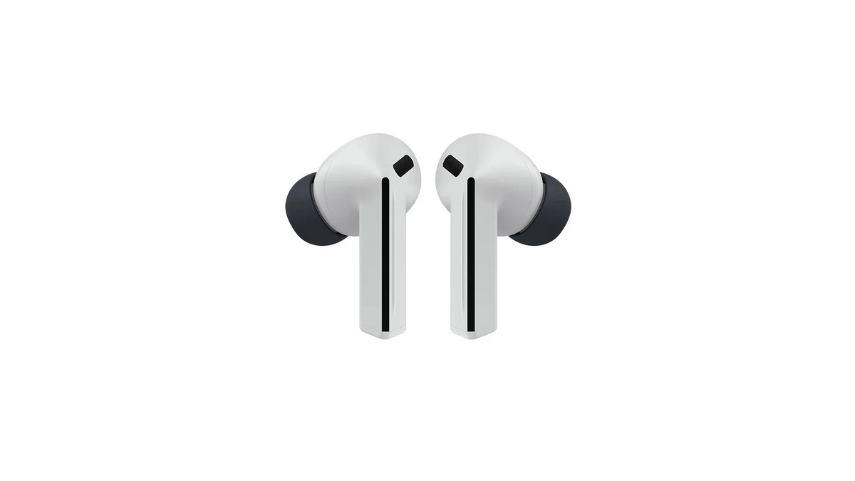 Les Galaxy Buds 3 FE en gris ©Samsung