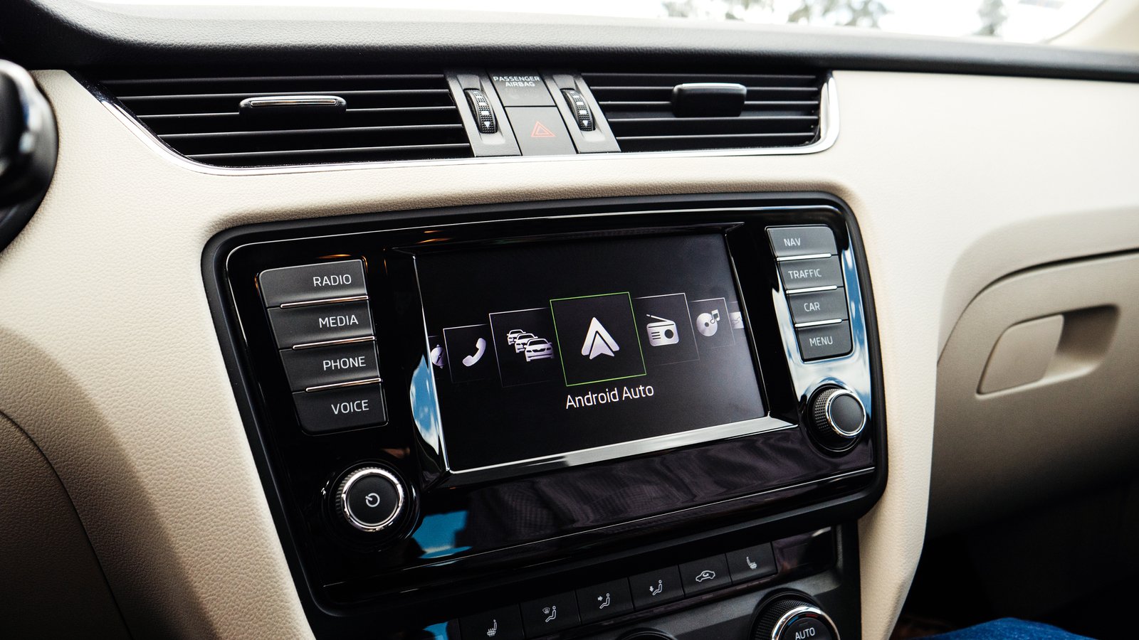 Utilisez Android Auto comme un pro. ©Hadrian / Shutterstock.com