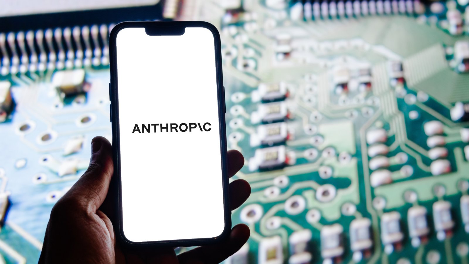 Anthropic chercherait à concevoir ses propres puces. ©Photo For Everything / Shutterstock