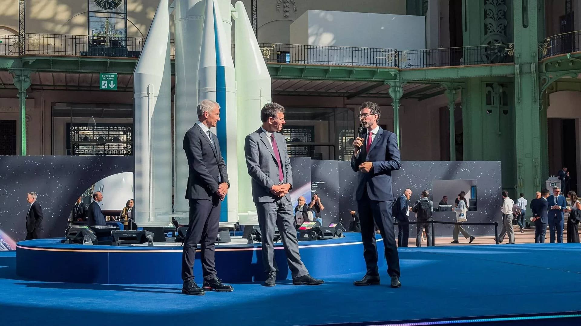 Arianespace et Amazon Leo ont annoncé l'extension de leur partenariat lors de l'International Space Summit, depuis le Grand Palais, à Paris. © Arianespace