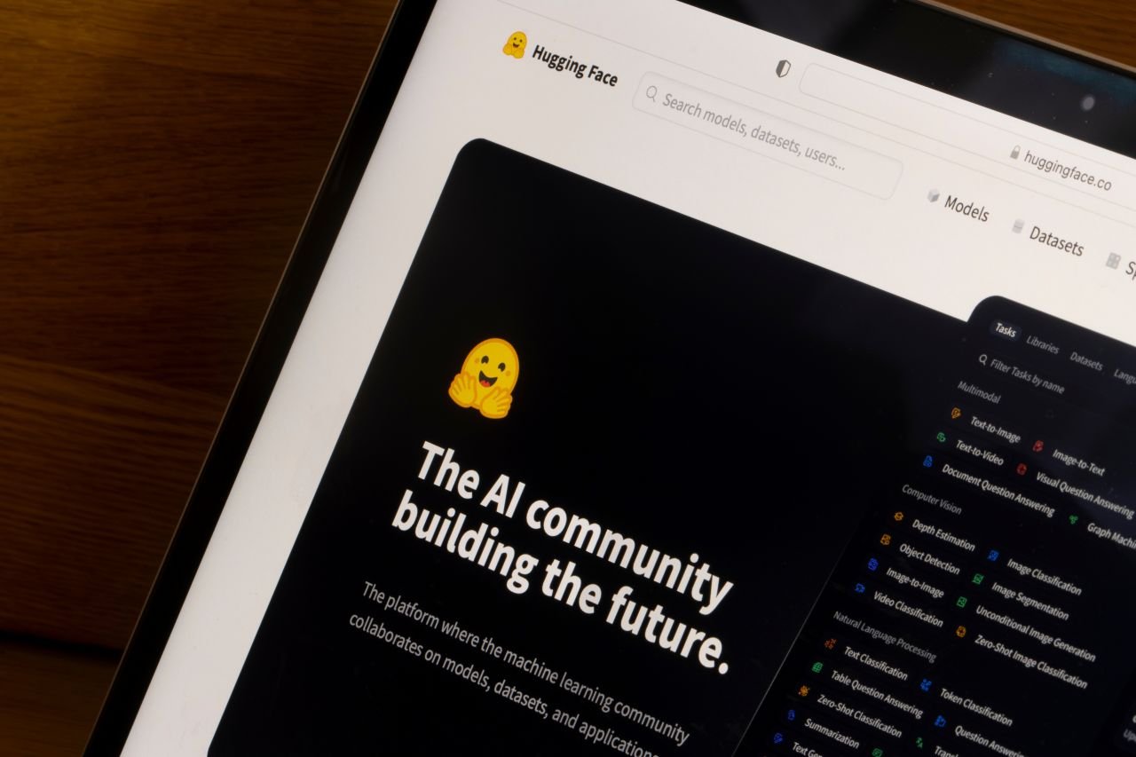Deux nouveaux robots open source viennent enrichir l'écurie Hugging Face, cocorico ! - ©Tada Images / Shutterstock