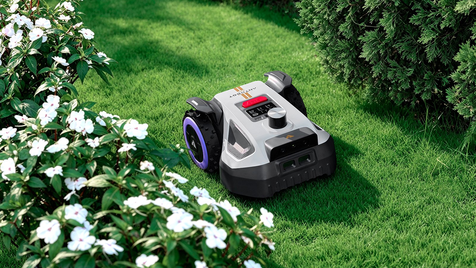 Grâce à sa navigation HoloSense™ Quad-Fusion, l’ANTHBOT M9 Pro tond avec précision, sans câble périphérique. ©ANTHBOT