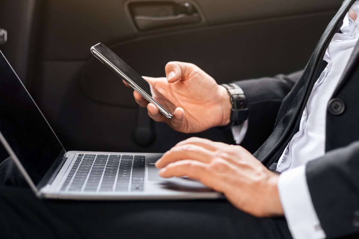 Les employés du Parlement européen ne peuvent plus utiliser certains outils IA. ©Prostock-studio / Shutterstock