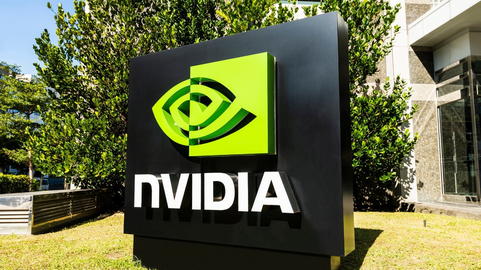 Chez Doctolib, les ingénieurs travaillent depuis un an avec les technologies de Nvidia pour concevoir leurs modèles, et les experts du groupe américain les accompagneront désormais pour les entraîner en Europe - ©Jack Hong / Shutterstock