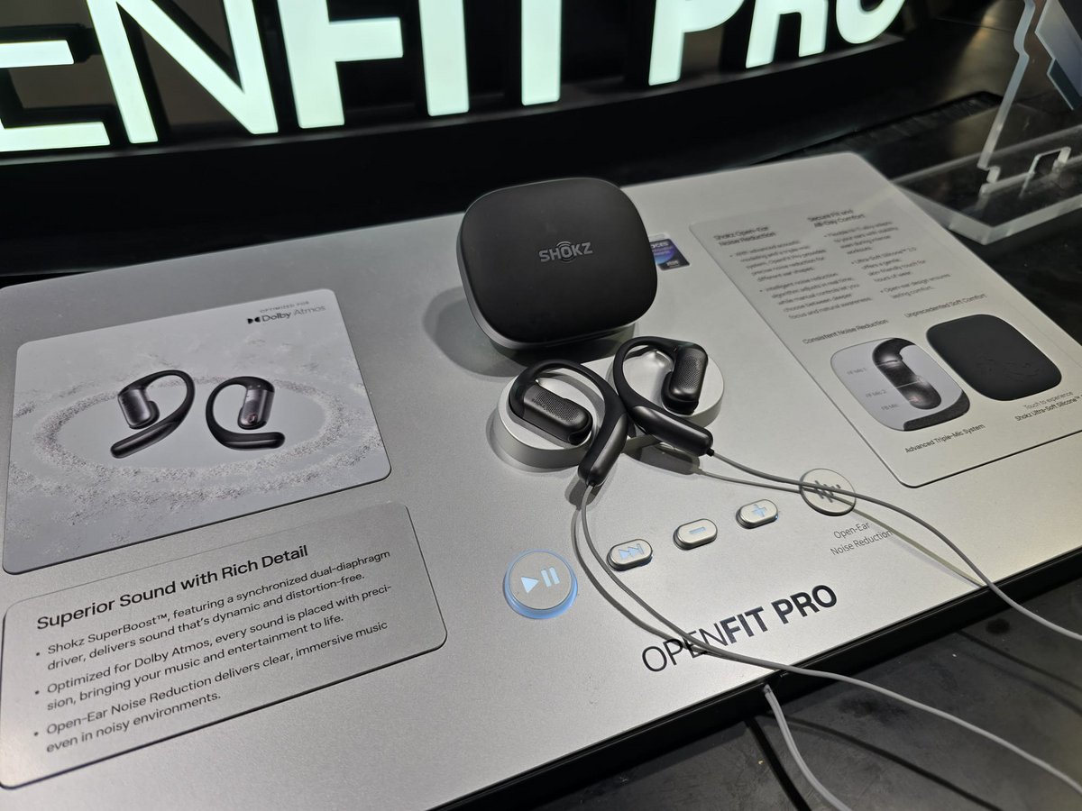 La réduction de bruit active des OpenFit Pro s'appuie sur trois microphones. ©Matthieu Legouge pour Clubic