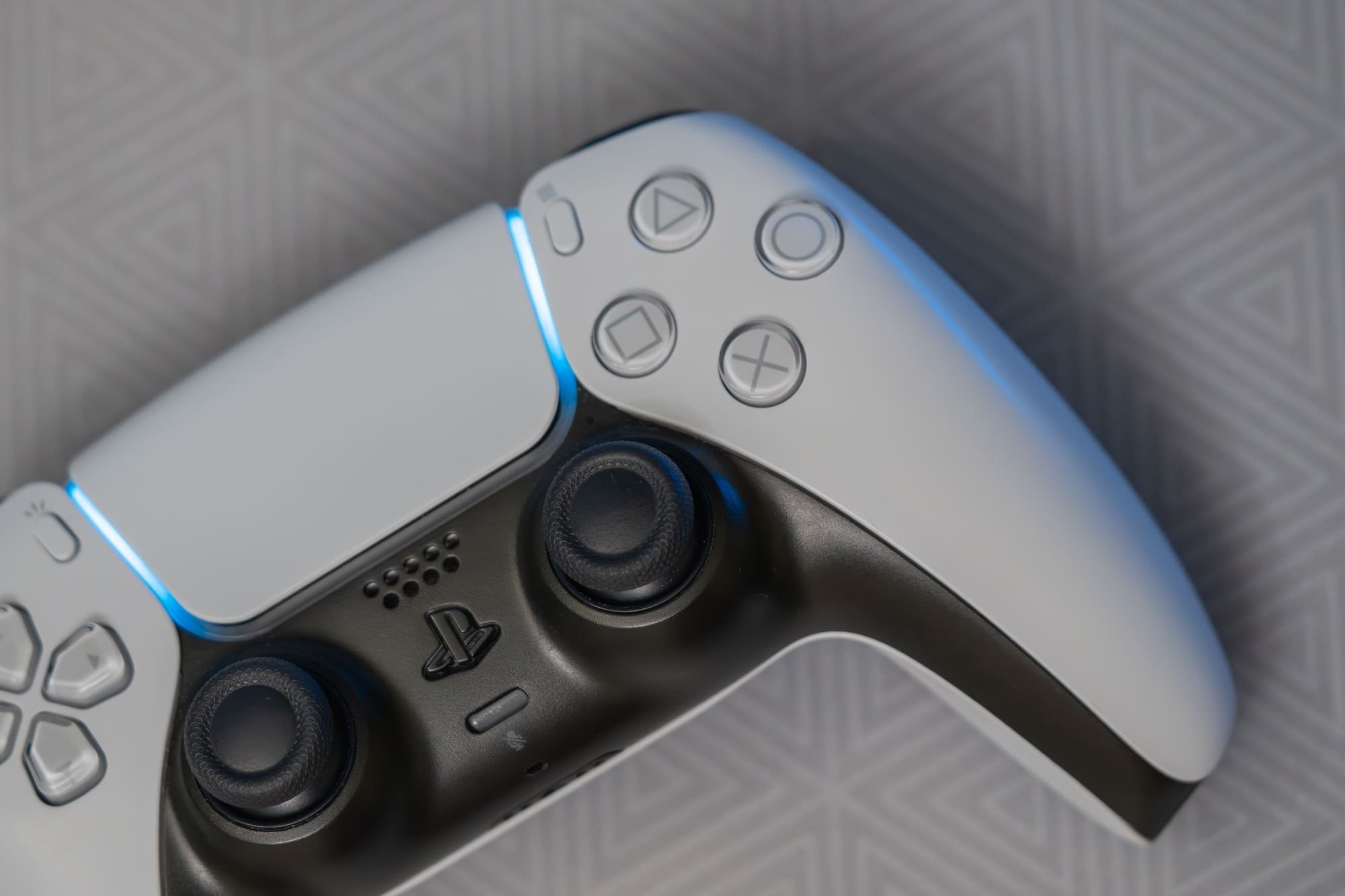 La PS5 talonne la PS4 avec 84 millions d'unités et Sony veut faire durer le plaisir. © lilgrapher / Shutterstock