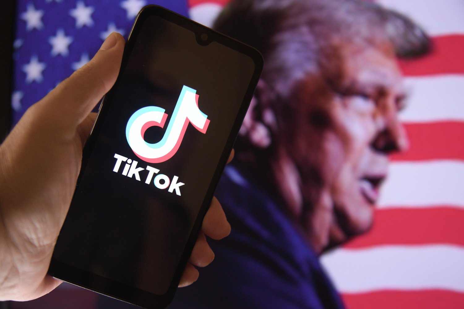 Le cadre de la revente de TikTok aux investisseurs américains vient d'être officiellement accepté par la plateforme et ByteDance. © Shutterstock