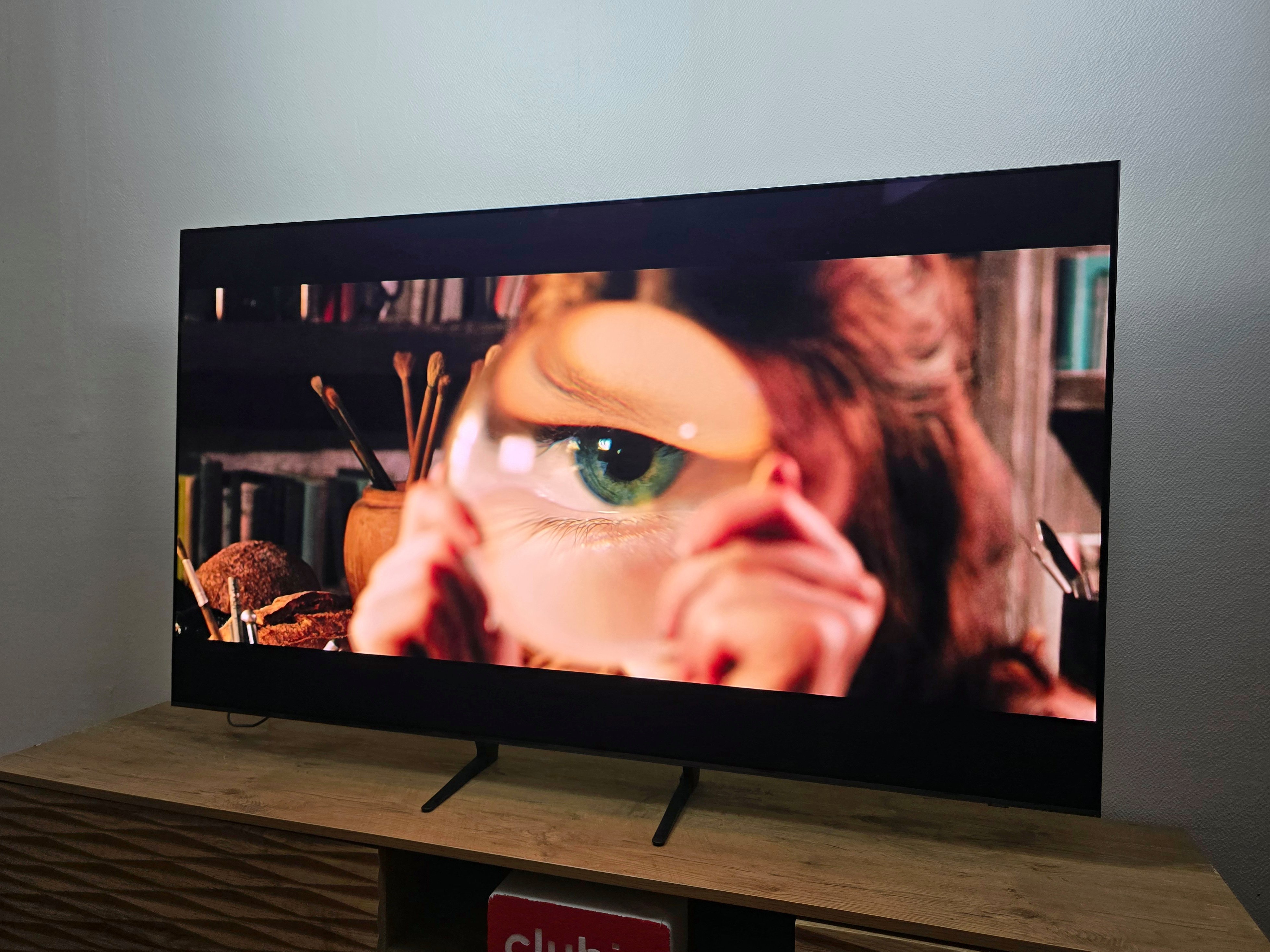 Le téléviseur Samsung S90F, pour illustration. © Matthieu Legouge