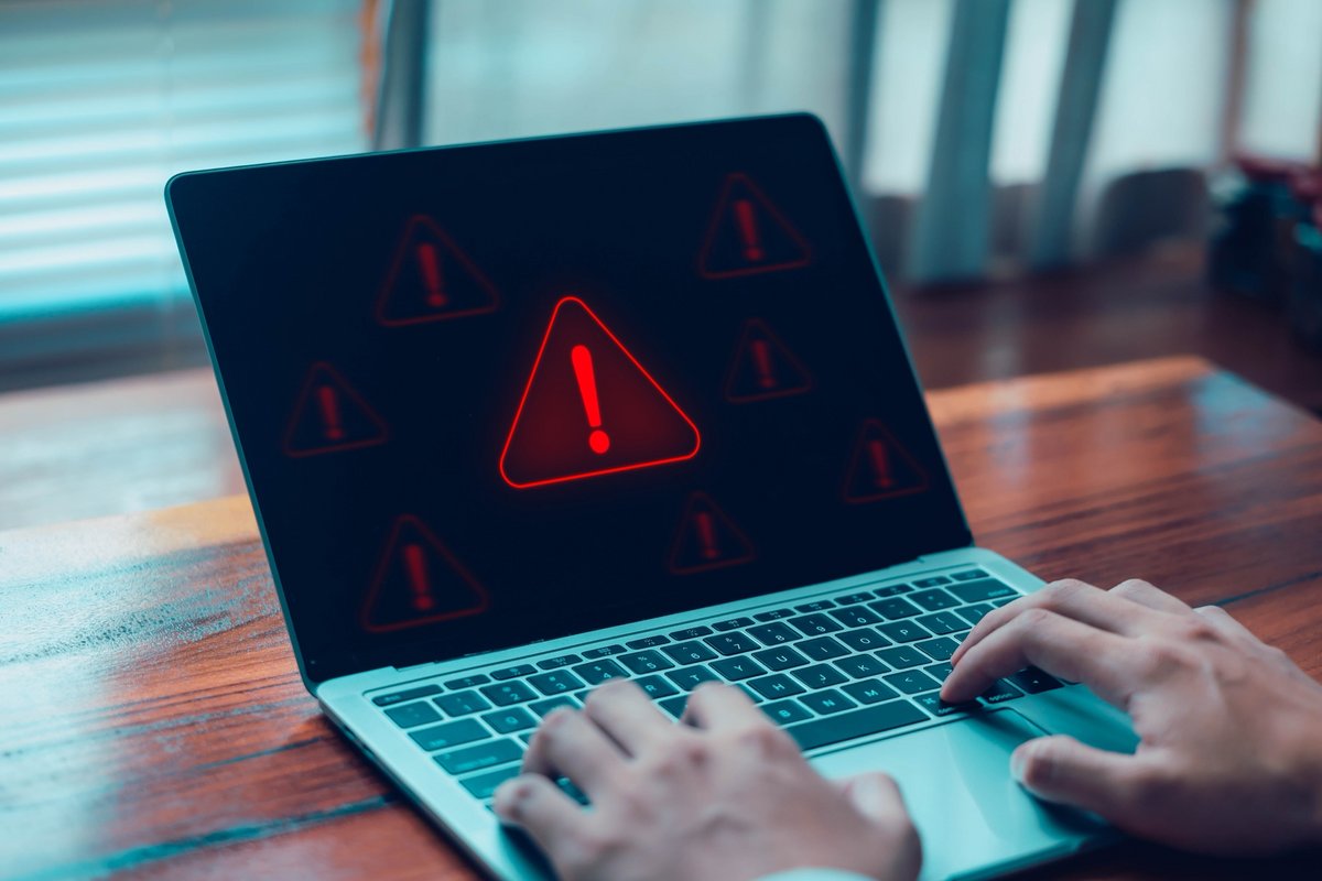 Faille 2FA dans FortiGate : plus de 10 000 pare-feu encore menacés malgré la nouvelle alerte de Fortinet. © VRVIRUS / Shutterstock