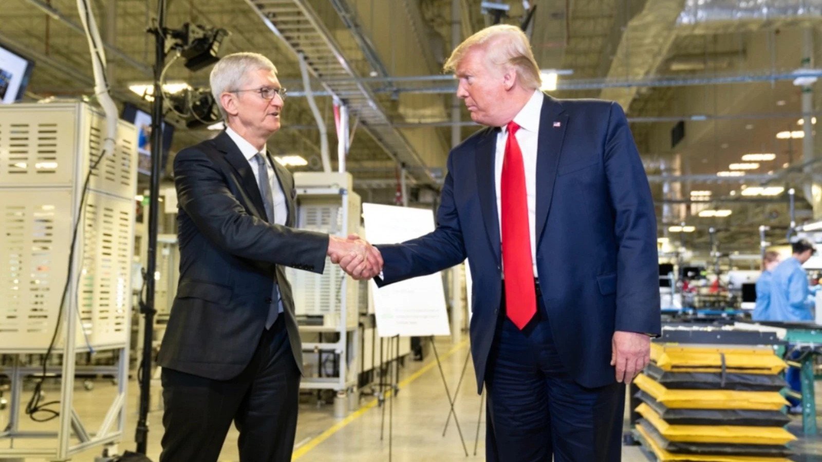 En signant avec Broadcom pour des puces fabriquées aux États-Unis, Tim Cook envoie un signal très politique à Donald Trump. ©Flickr
