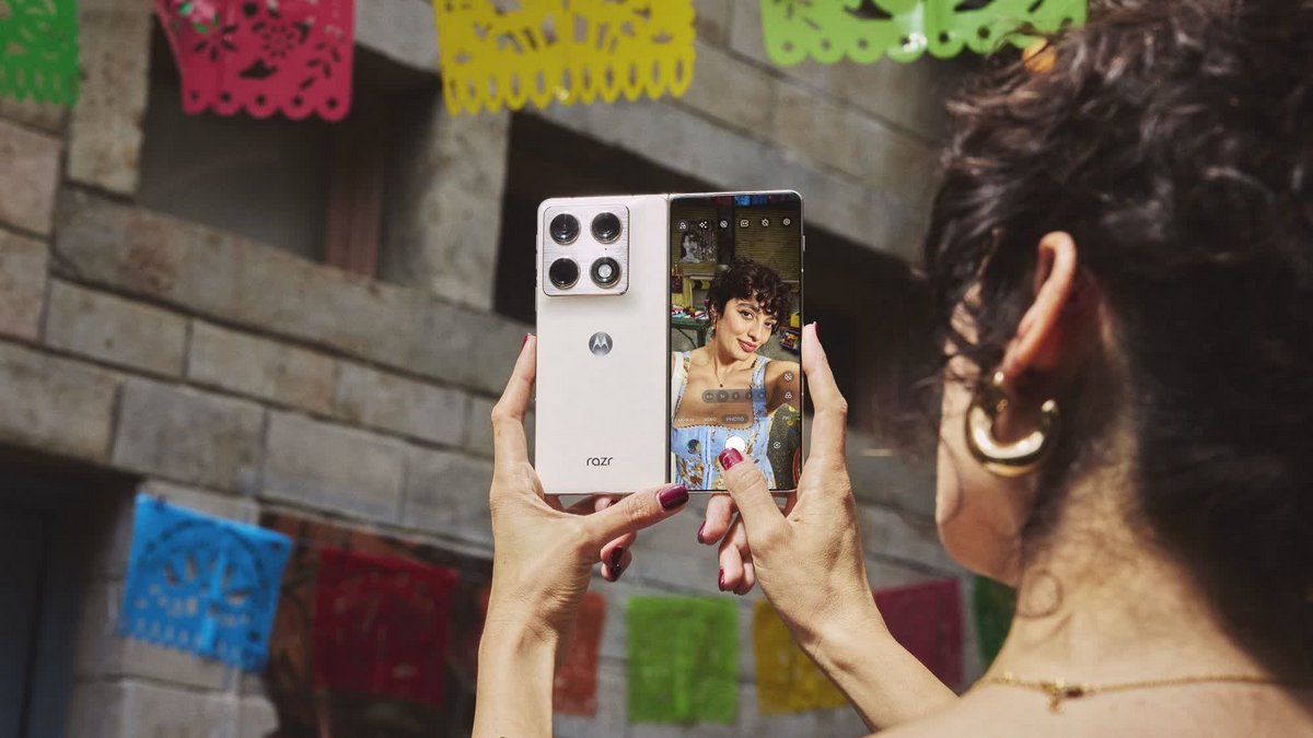 Le prix du Motorola Razr Fold affole, mais il devrait rapidement diminuer. ©Motorola