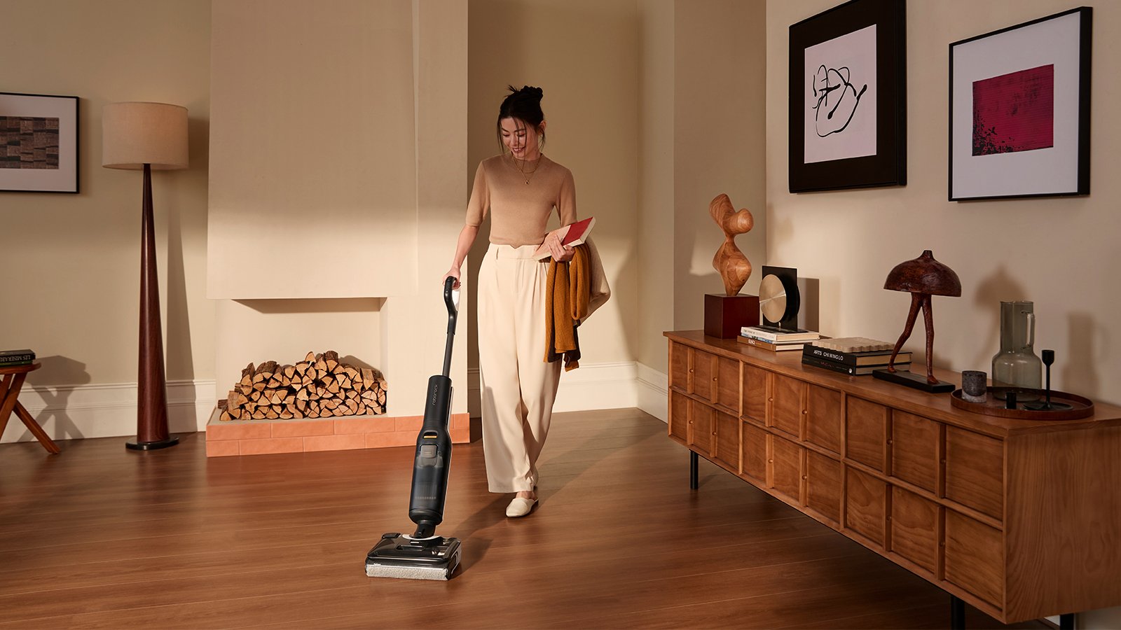 Dernier-né de la marque, le Roborock F25 revisite l’aspirateur laveur avec un design inédit et des technologies pensées pour simplifier l’entretien au quotidien ©Roborock