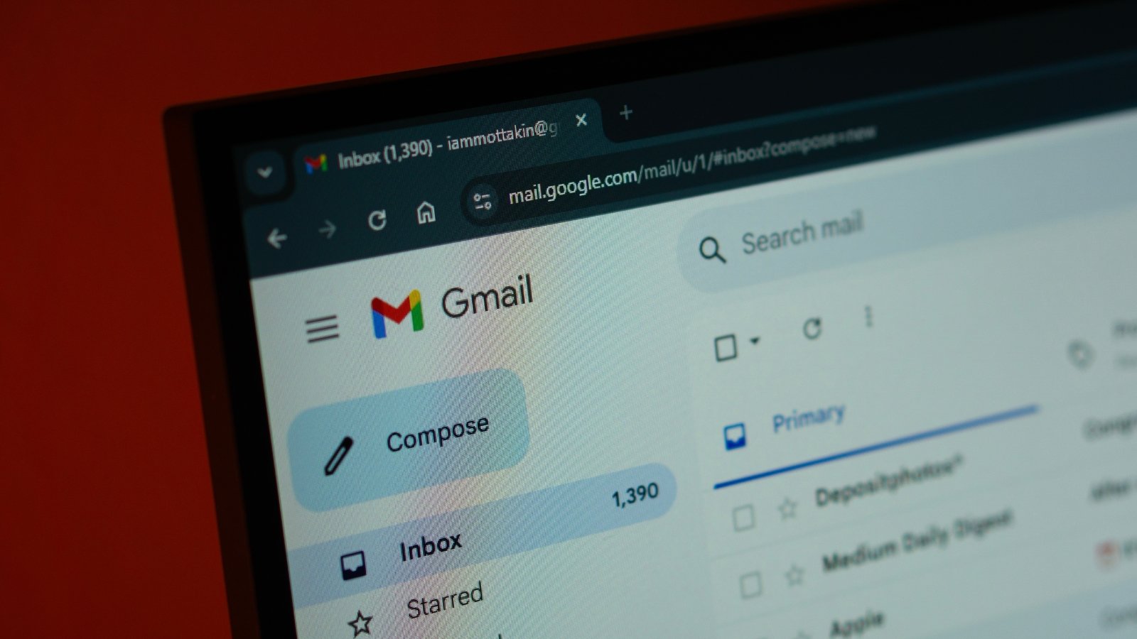 Gmail repère plus facilement les codes de vérification : ça n'a l'air de rien, mais c'est un confort au quotidien ©Bangla press / Shutterstock.com