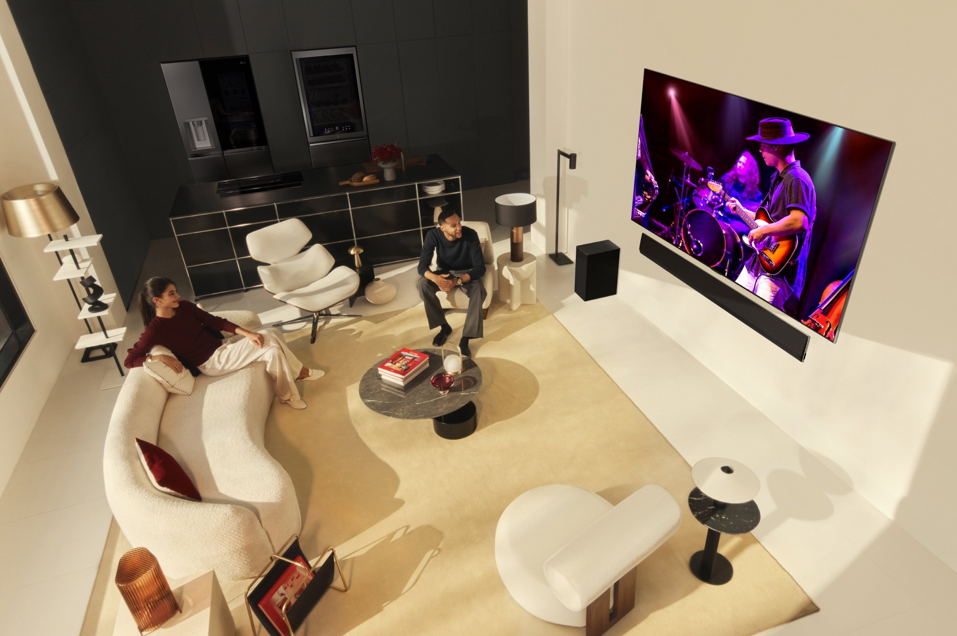 Le LG OLED G4 sera une nouvelle fois livré avec son accroche murale, idéale pour mettre en valeur son Gallery Design © LG