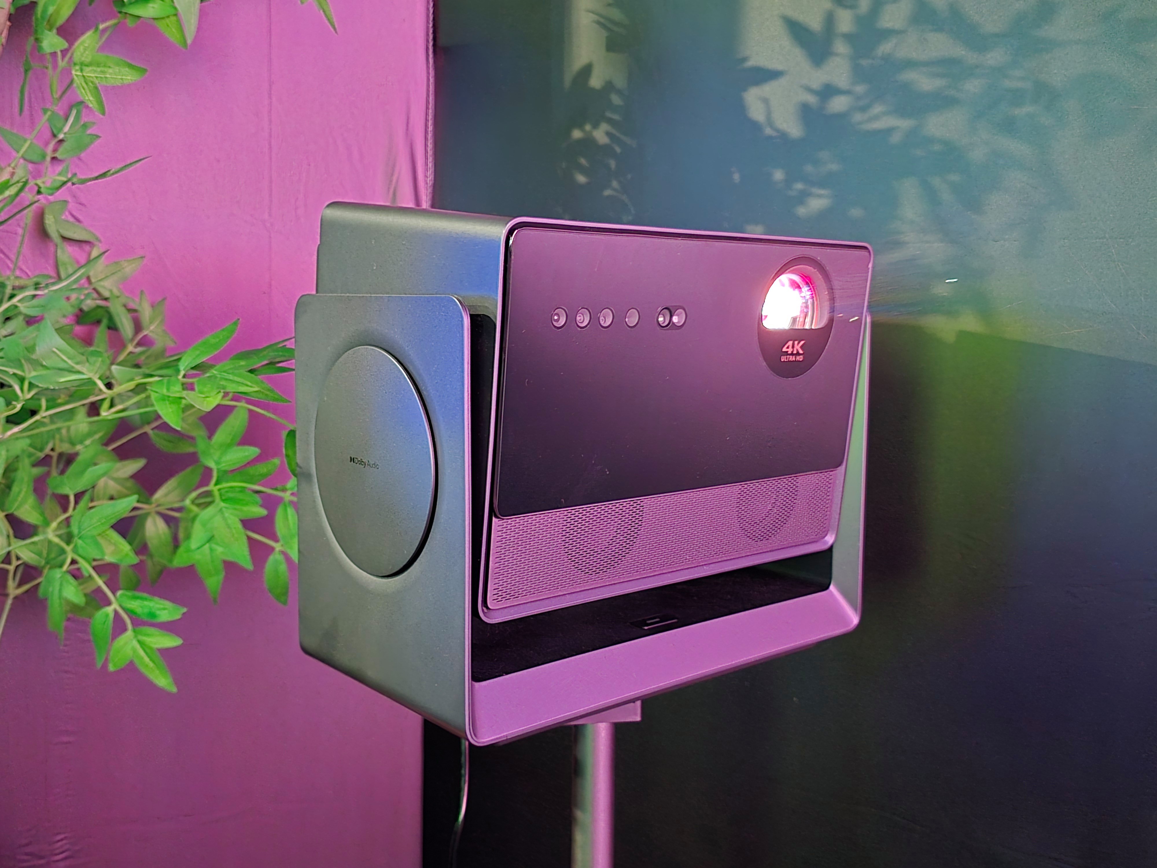 Dangbei mise sur le refroidissement liquide pour faire monter la luminosité sur son S8 Ultra Max. © Matthieu Legouge