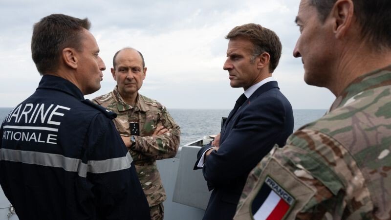 Emmanuel Macron sur la frégate Auvergne, ce mardi 6 octobre 2026. © ministère des Armées