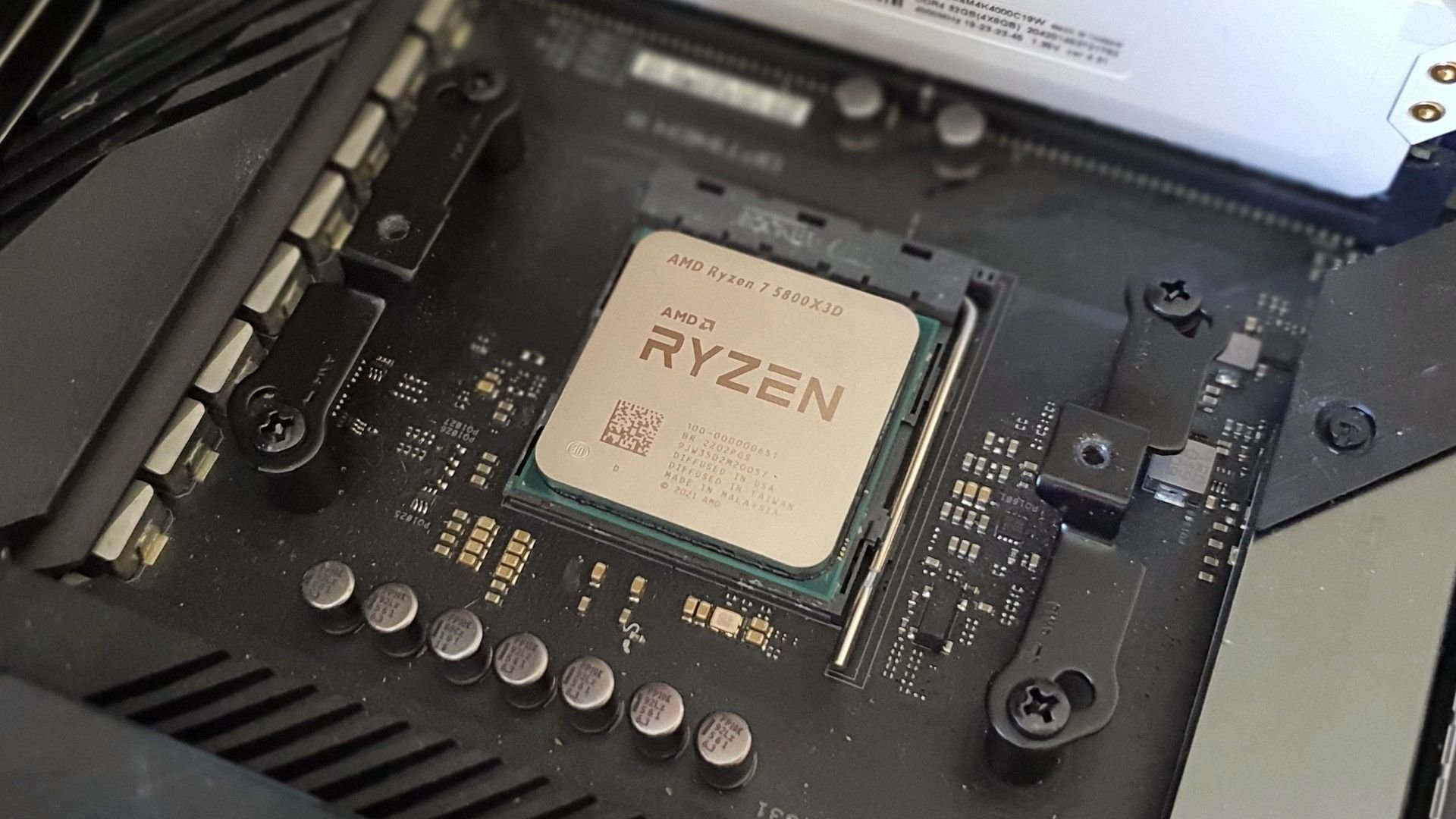 L'AMD Ryzen 7 5800X3D, pour illustration © Nerces pour Clubic