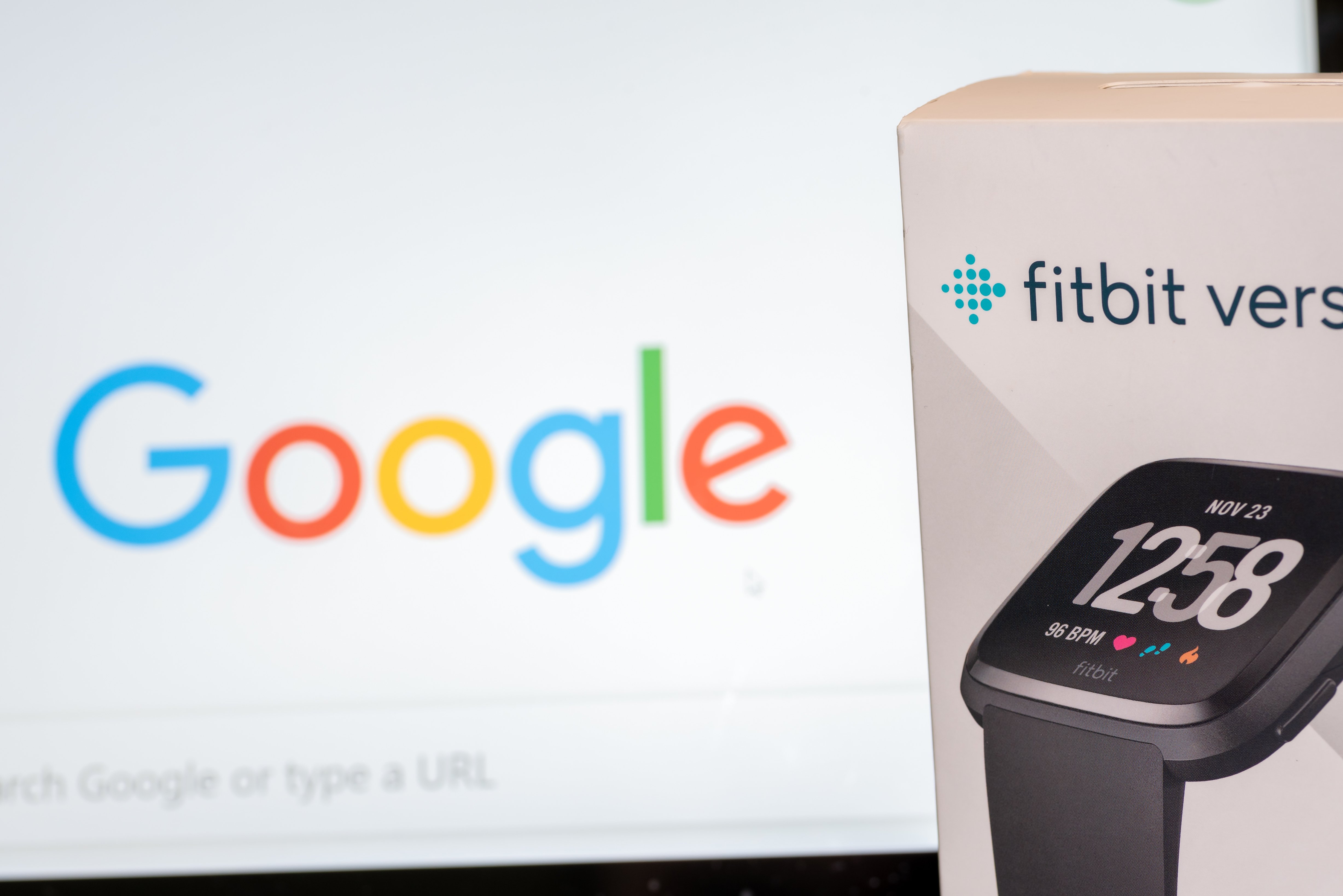 Malgré les réticences initiales de la Commission européenne, Google a mené à bien l'acquisition de Fitbit il y a un peu plus de quatre ans. © Rohane Hamilton / Shutterstock
