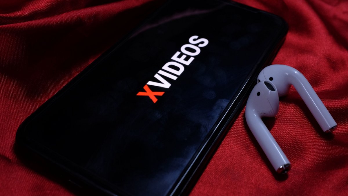 Depuis 2025, l’accès aux sites adultes en France impose un contrôle d’identité. Pornhub et YouPorn ont fermé, Xvideos en demande un. Un VPN permet de l’éviter - © Shutterstock