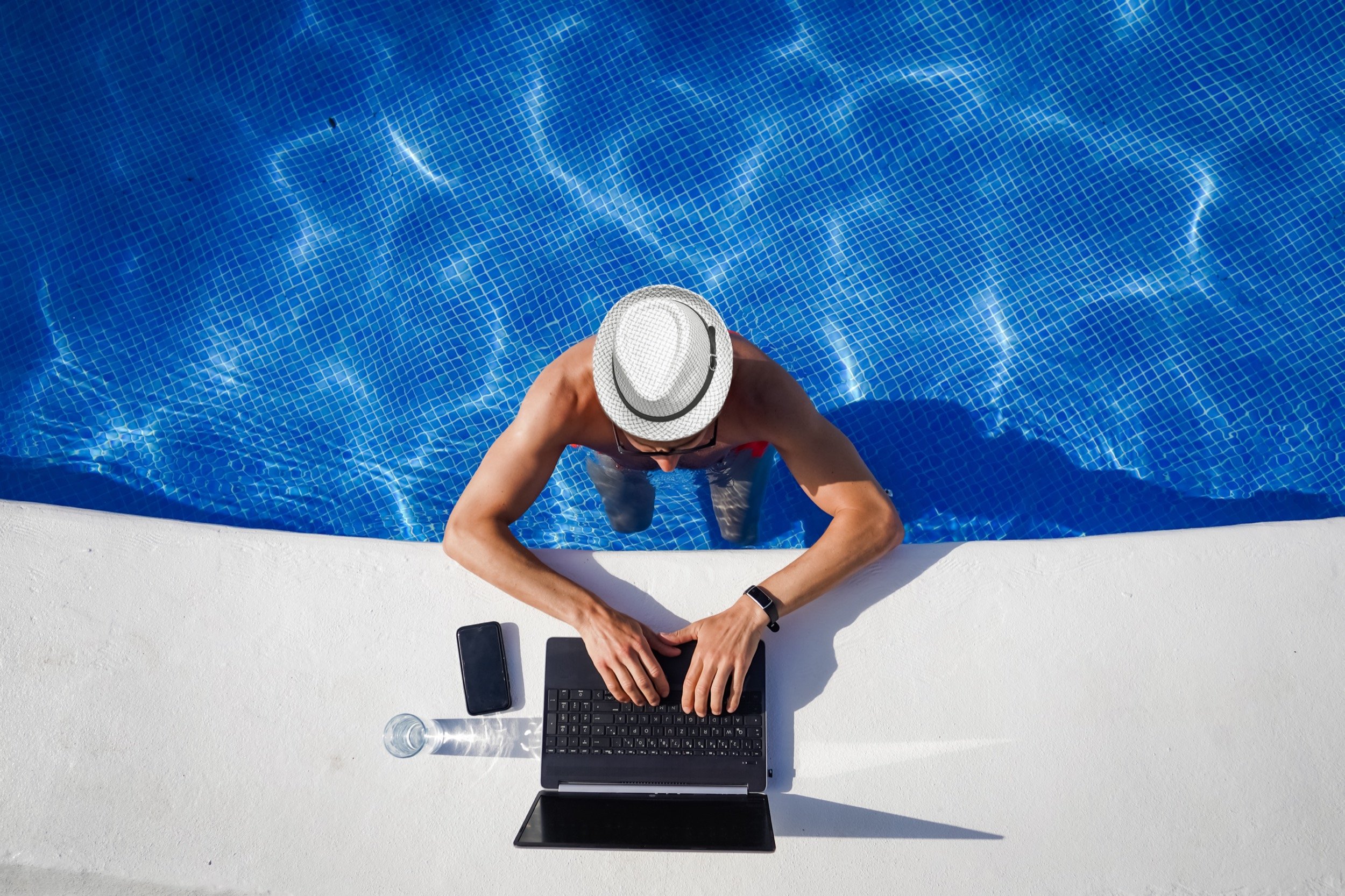 4 réflexes à adopter pour sécuriser votre télétravail pendant les vacances. © shellygraphy / Shutterstock