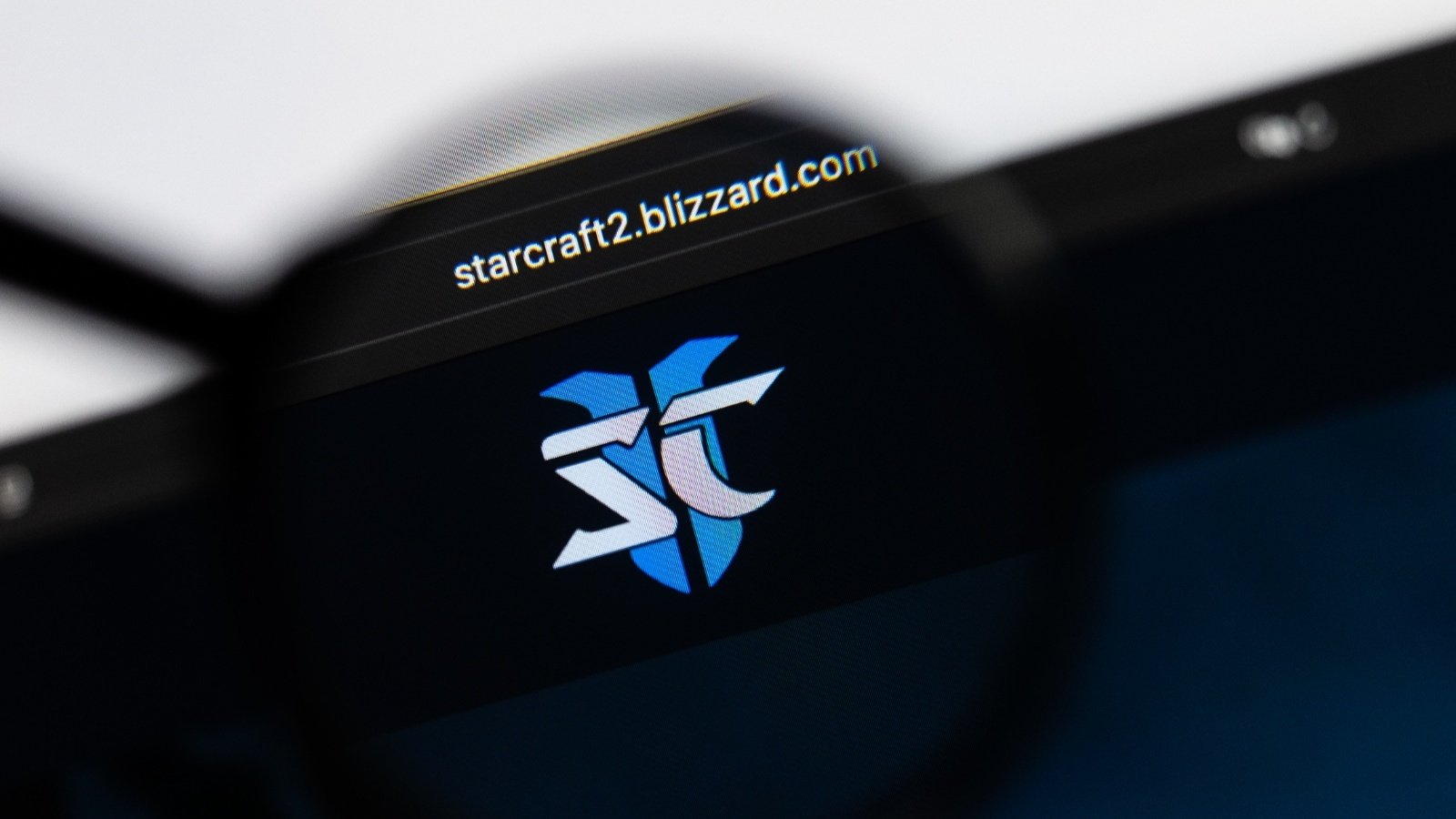 Chaque modèle dispose d'une heure pour programmer en C++ le bot chargé de jouer les Protoss dans la version Brood War du jeu, puis ce bot affronte ses adversaires sur l'une des trois cartes de l'arène - ©Casimiro PT / Shutterstock