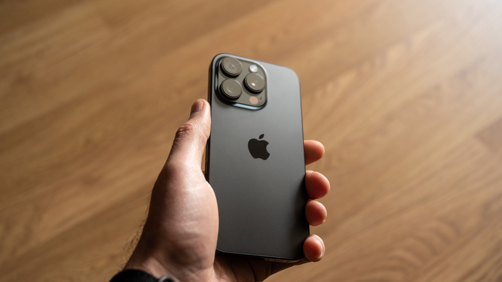 Rentrée 2025 : l’iPhone 16 Pro à prix réduit chez Bouygues Telecom © Shutterstock