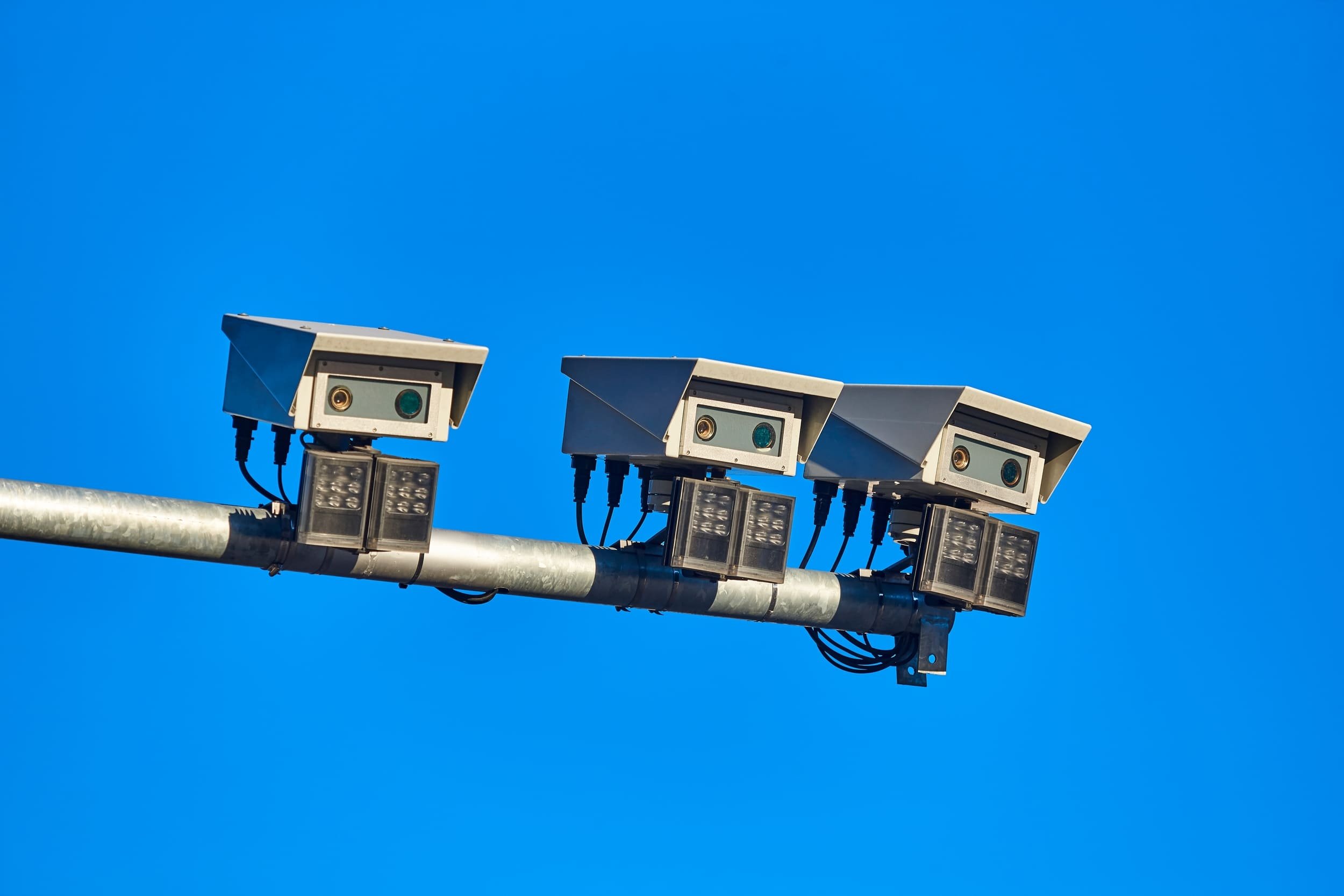 Les caméras de lecture de plaques d'immatriculation sont recensées sur une carte communautaire en ligne © ABB Photo / Shutterstock