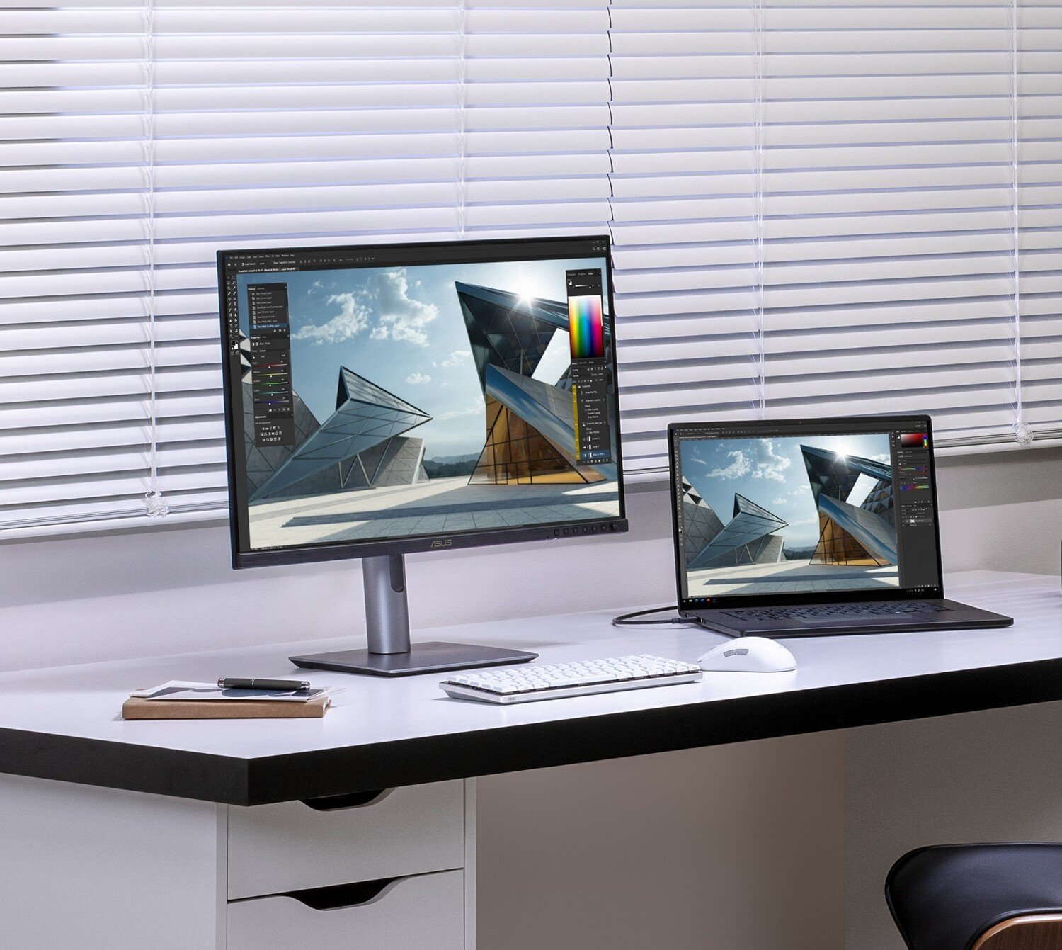 L'écran se connecte à un ordinateur portable via un câble USB-C. ©Asus