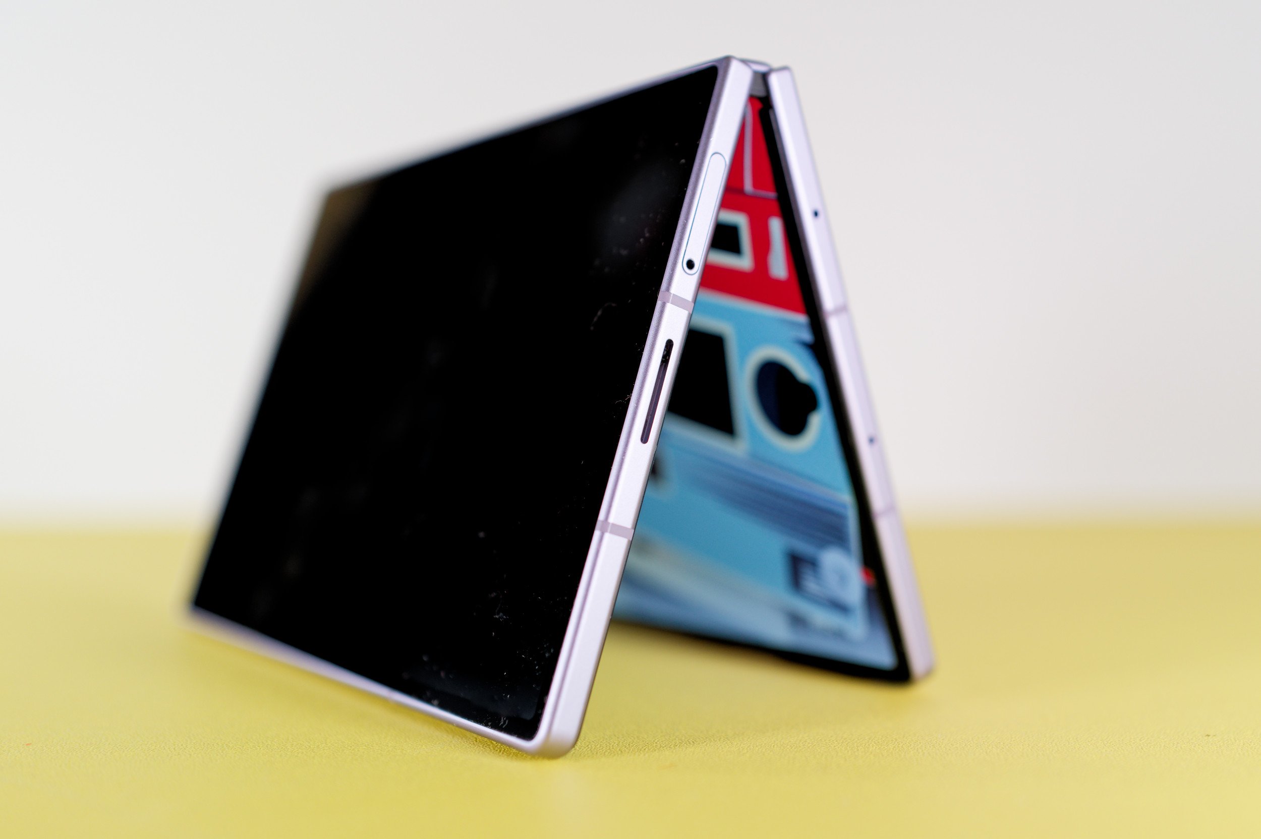 Avec le Z Fold 8, Samsung signe l'un des pliables les plus fins du marché. ©Marc Mitrani pour Clubic