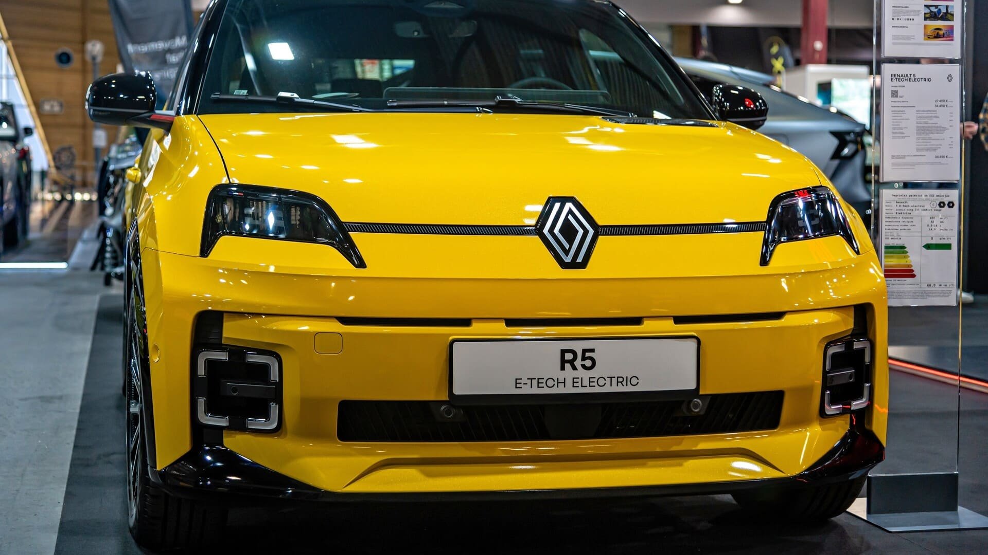 La Renault R5 E-Tech. © ako photography / Shutterstock