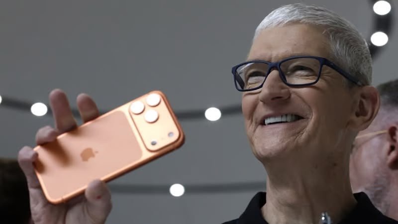 Tim Cook parle de « demande sans précédent » et de records battus dans toutes les zones géographiques. © AFP