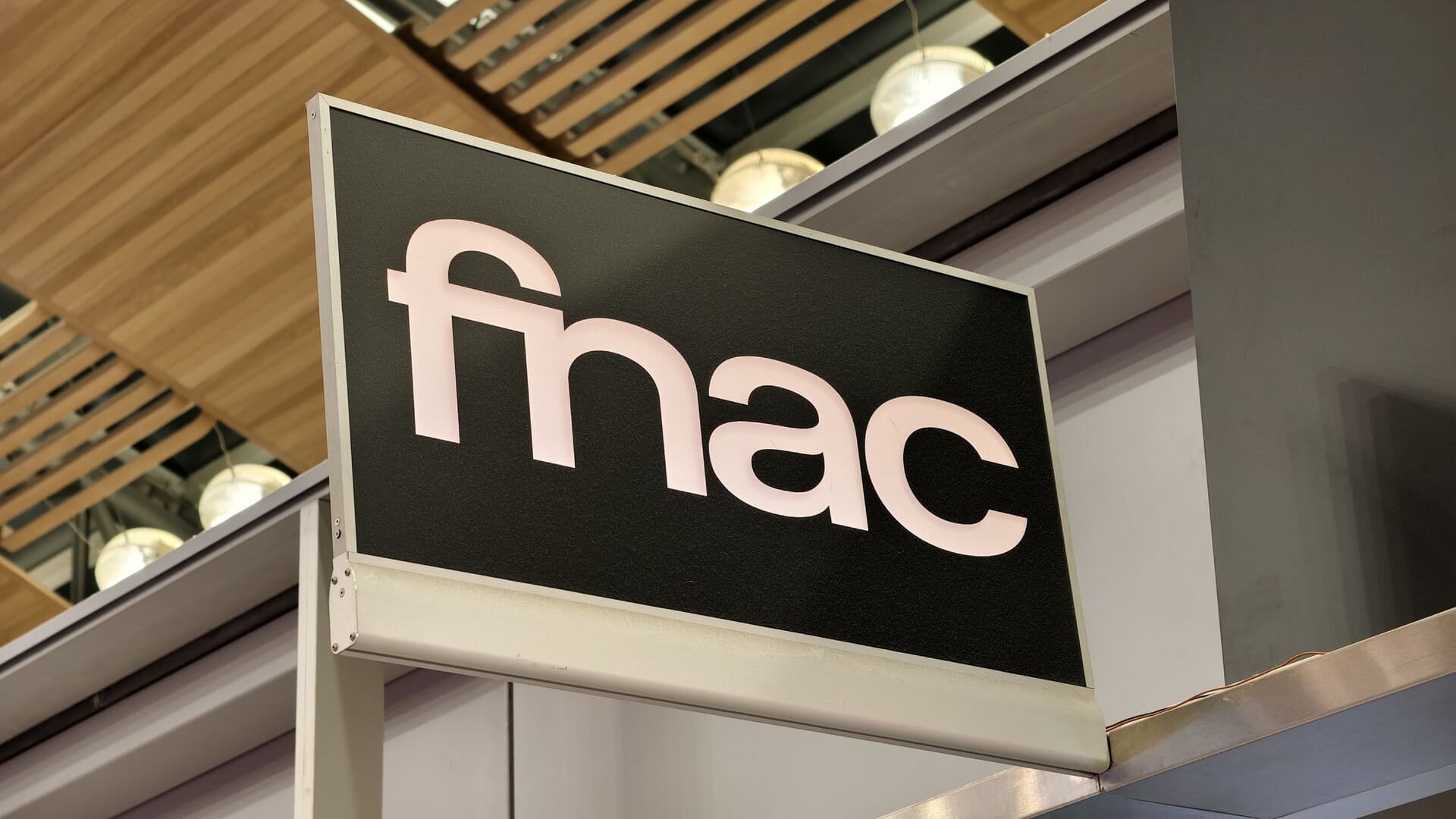 La Fnac écope de 7 millions d’euros d’amende pour avoir suivi les utilisateurs de son appli sans leur consentement. © Robert Way / Shutterstock