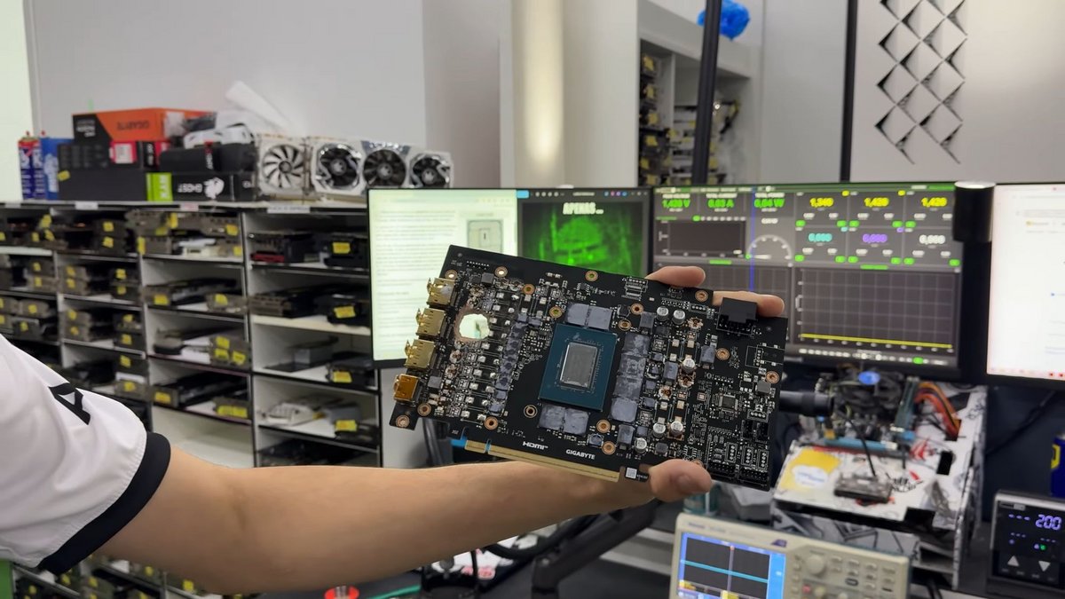 On a mal pour cette pauvre GeForce RTX 5070 Ti ! ©VideoCardz