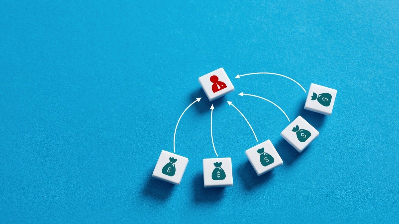 Les entreprises doivent donc changer leur fusil d'épaule. Le parrain peut transmettre une invitation vers l'offre par SMS, par courriel ou de vive voix, sans jamais communiquer le numéro de son futur filleul à l'entreprise - ©Cagkan Sayin / Shutterstock