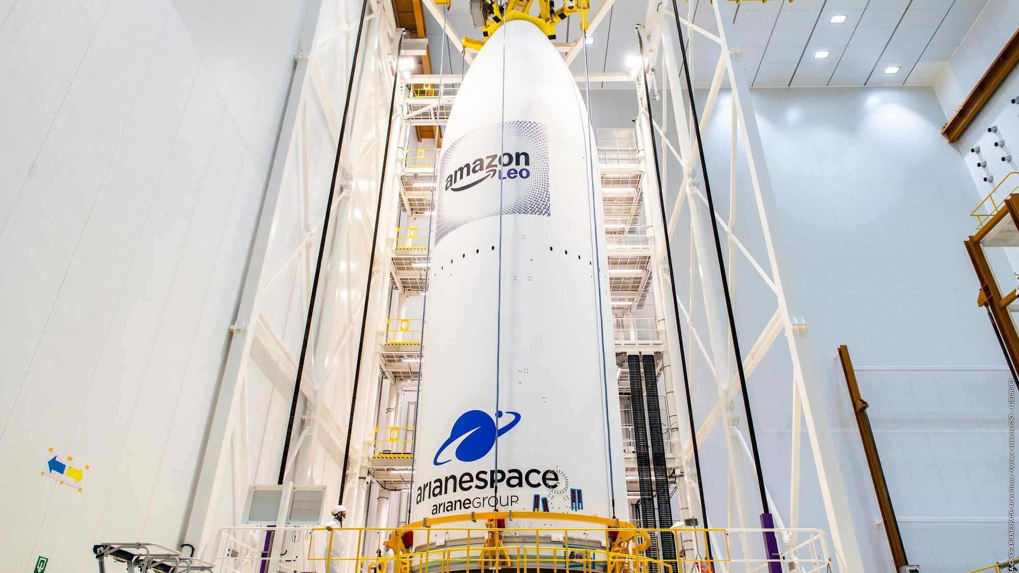 Les 32 satellites Amazon Leo sont encapsulés là-dedans. © Arianespace