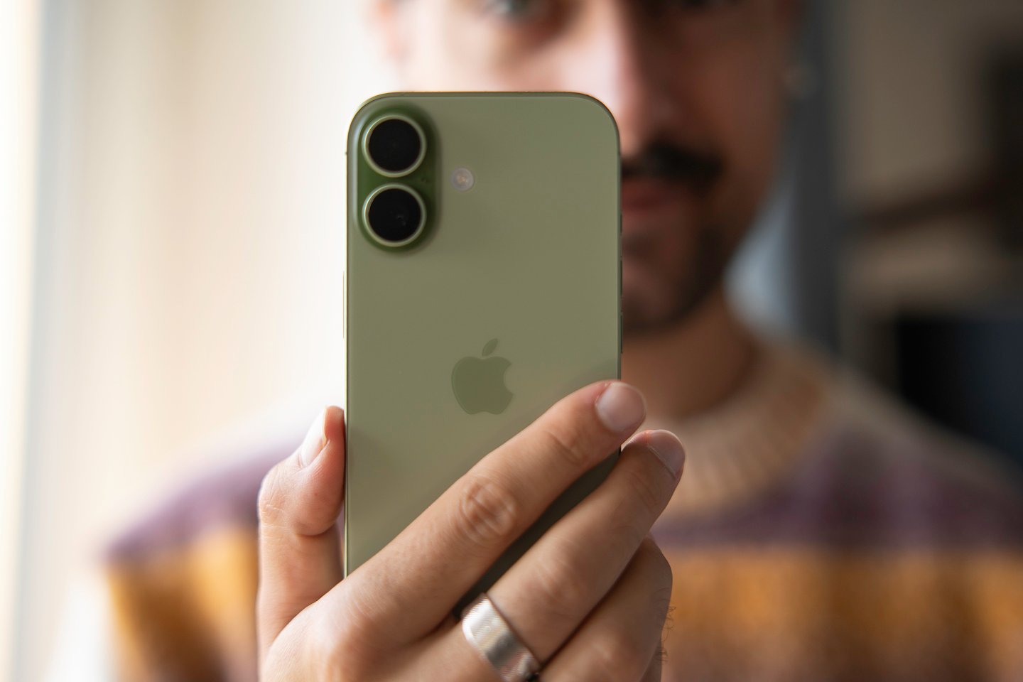 Fait inhabituel, l'iPhone 18 ne sortira pas en même temps que le reste de la gamme. © Pierre Crochart pour Clubic.com